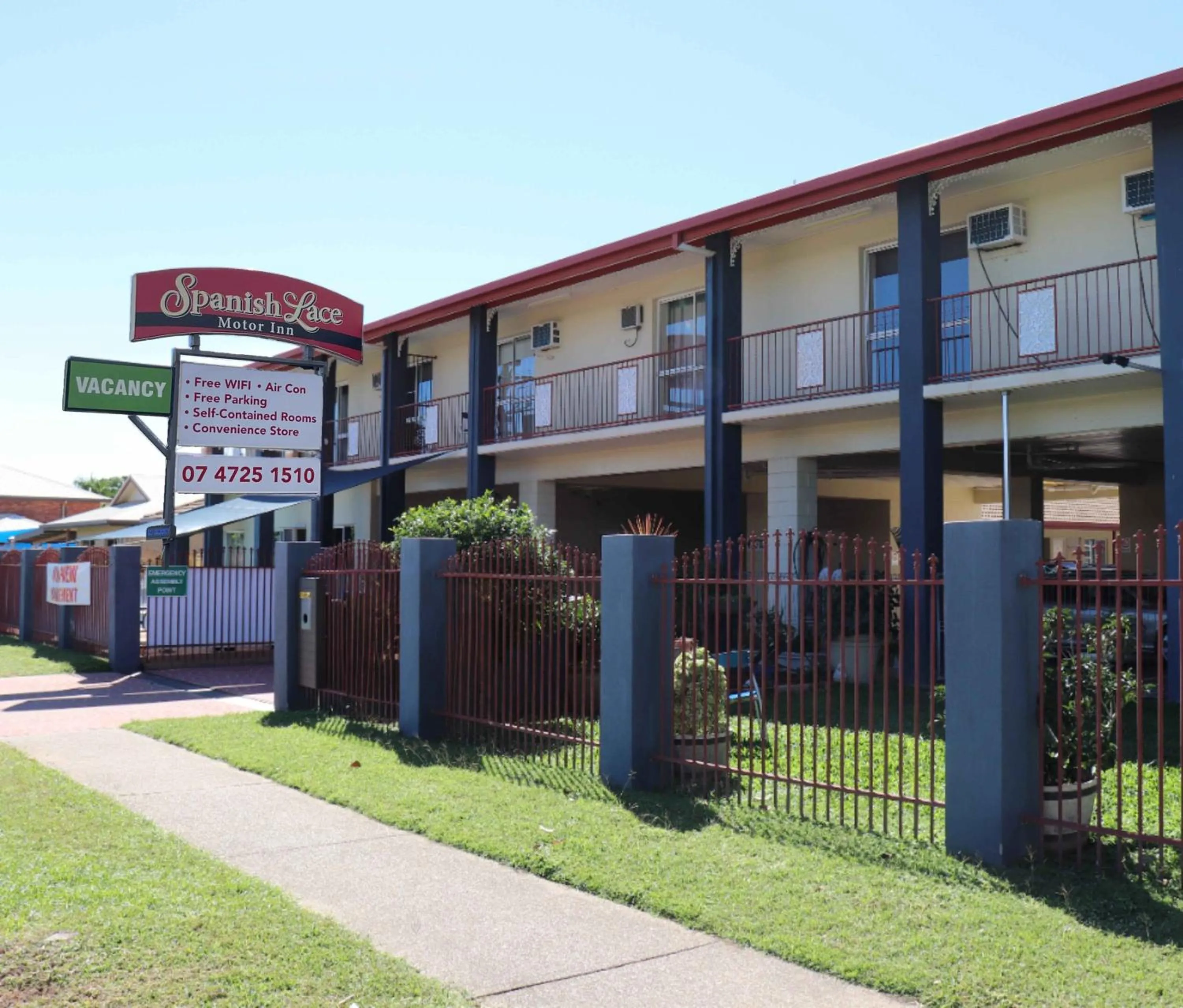 Property building in Spanish Lace Motor Inn