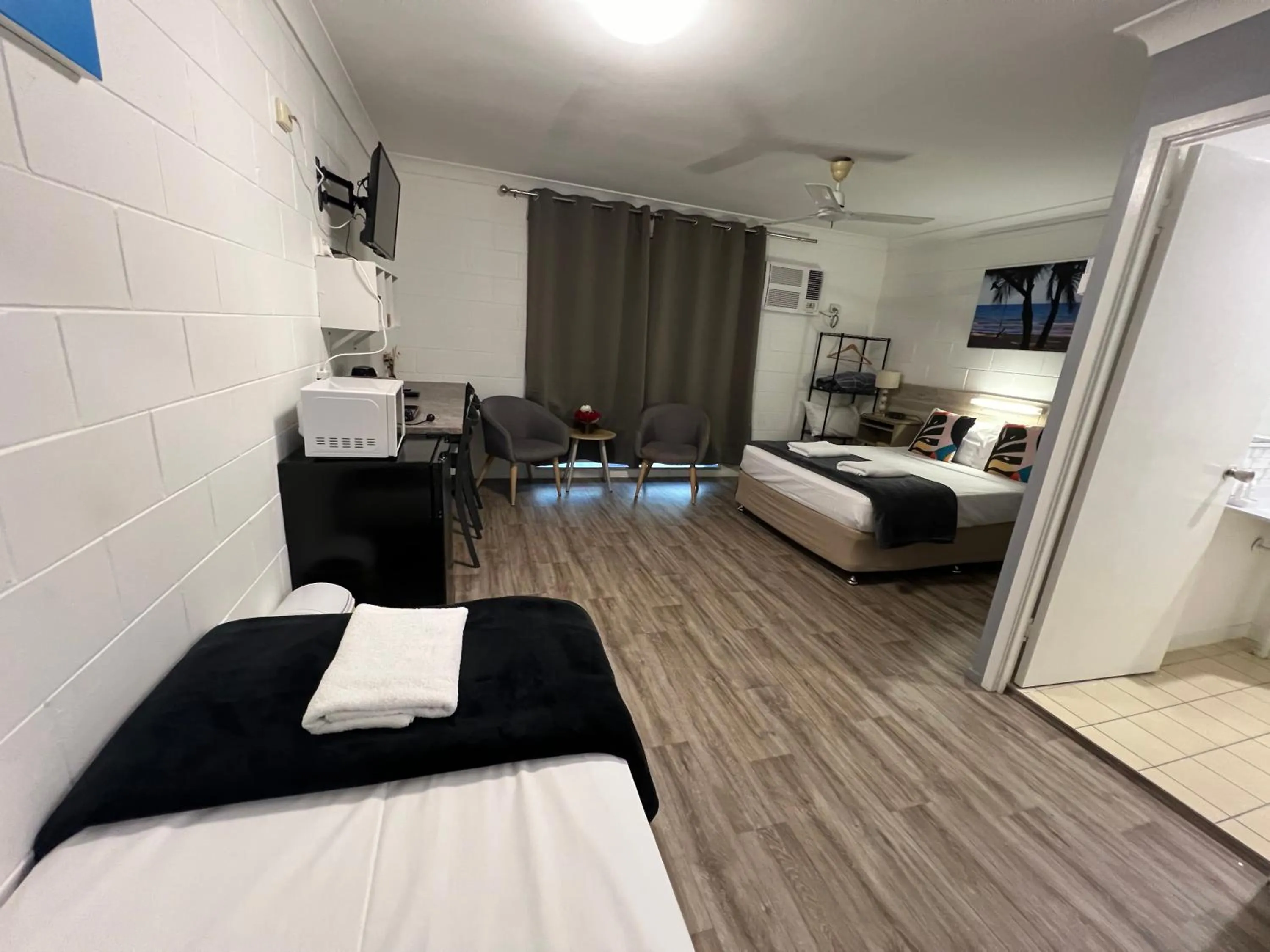 Coffee/tea facilities, Bed in Spanish Lace Motor Inn