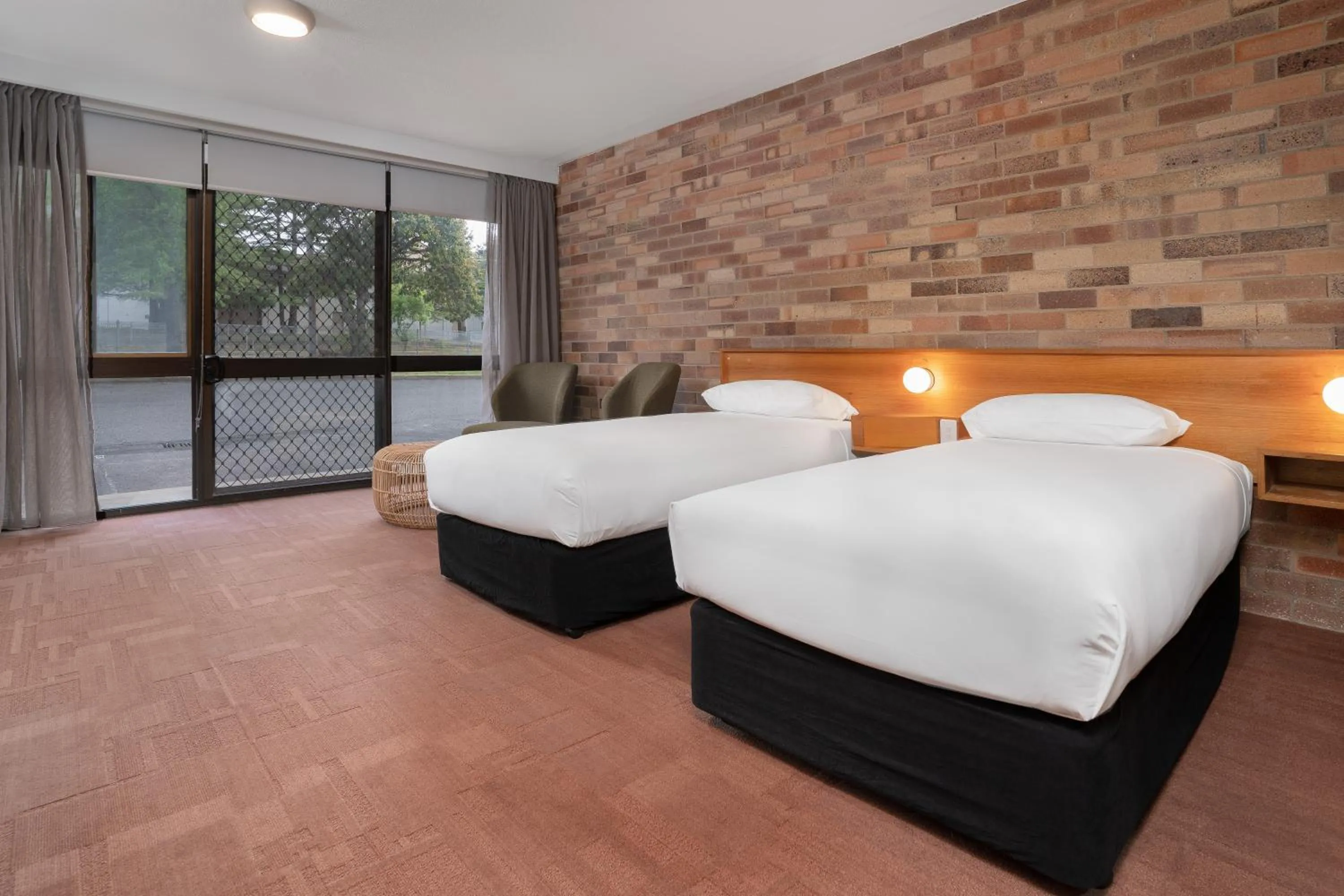 Bed in All Seasons Motel Armidale