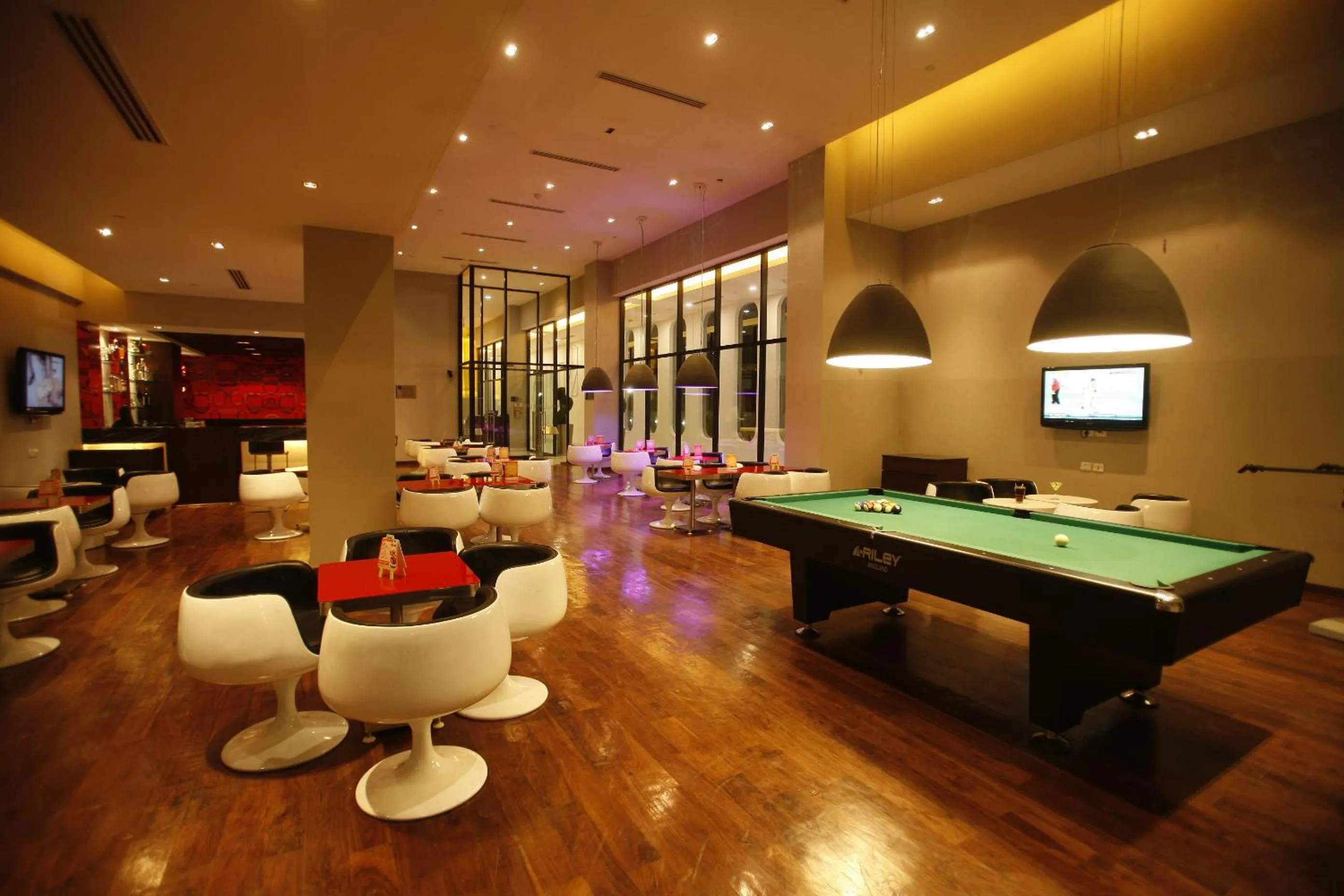 Lounge or bar in Keys Select by Lemon Tree Hotels, Whitefield, Bengaluru