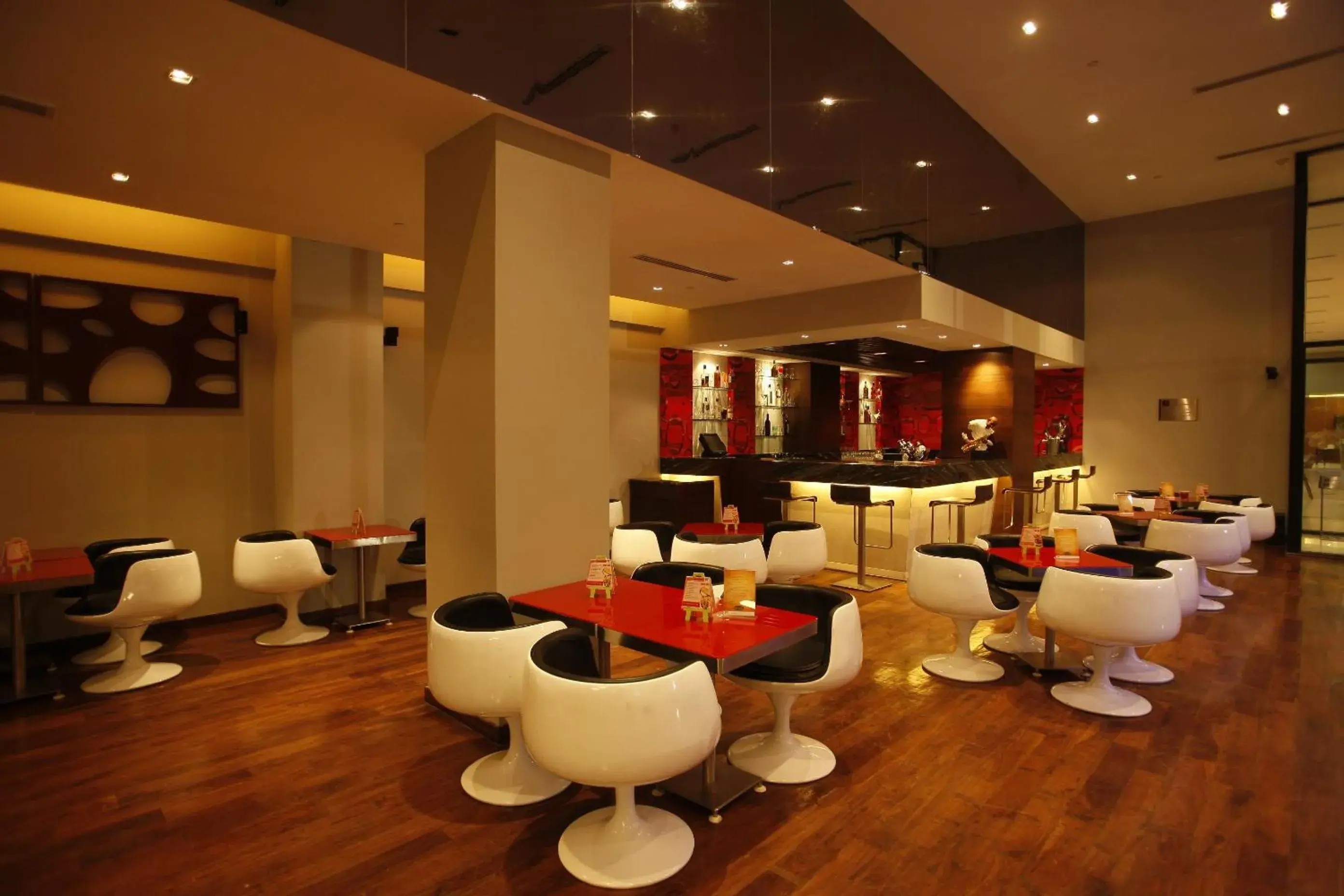 Lounge or bar in Keys Select by Lemon Tree Hotels, Whitefield, Bengaluru Lounge or bar in Keys Select by Lemon Tree Hotels, Whitefield, Bengaluru