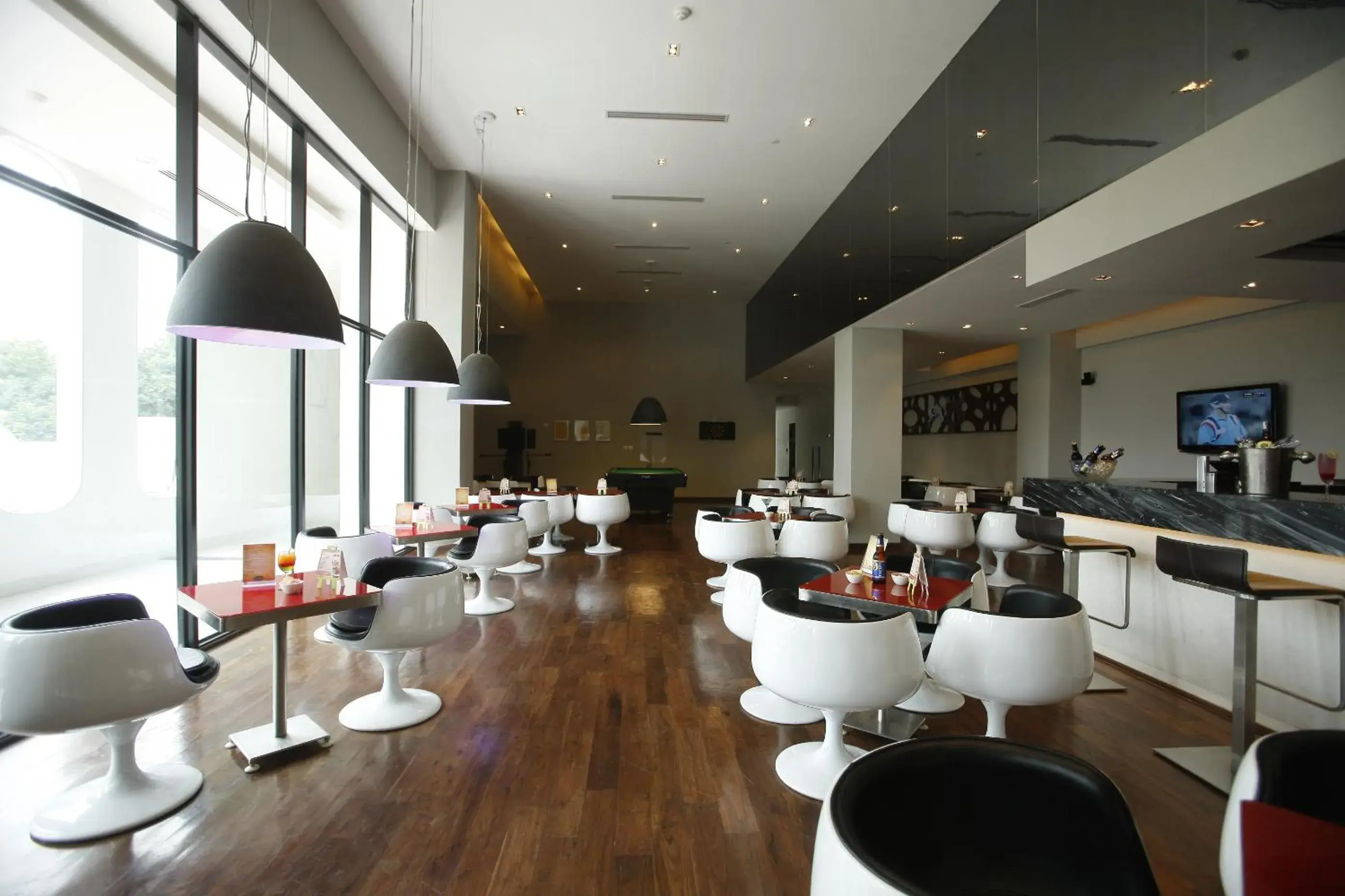 Lounge or bar in Keys Select by Lemon Tree Hotels, Whitefield, Bengaluru Lounge or bar in Keys Select by Lemon Tree Hotels, Whitefield, Bengaluru