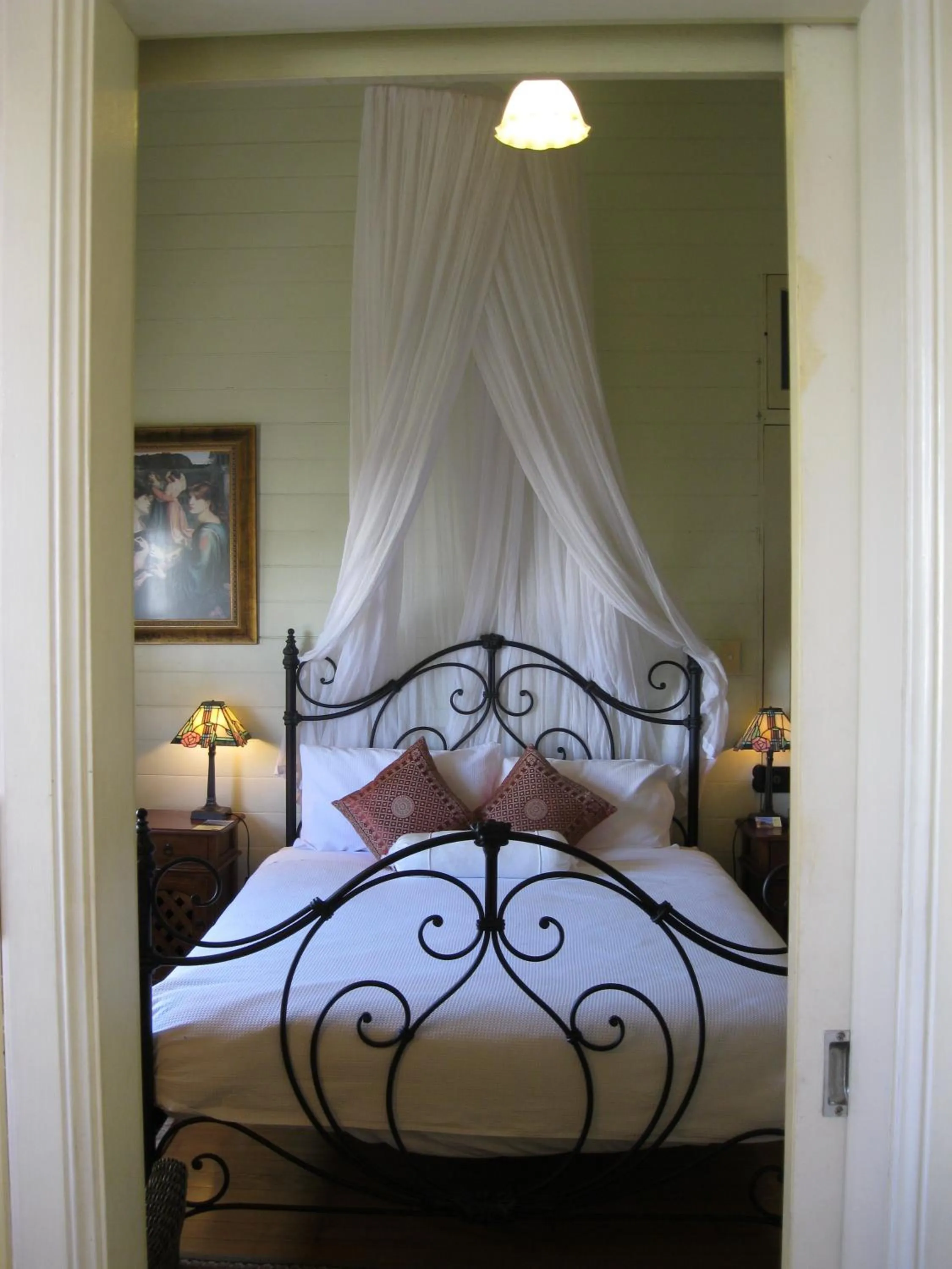 Bed in Classique Bed & Breakfast