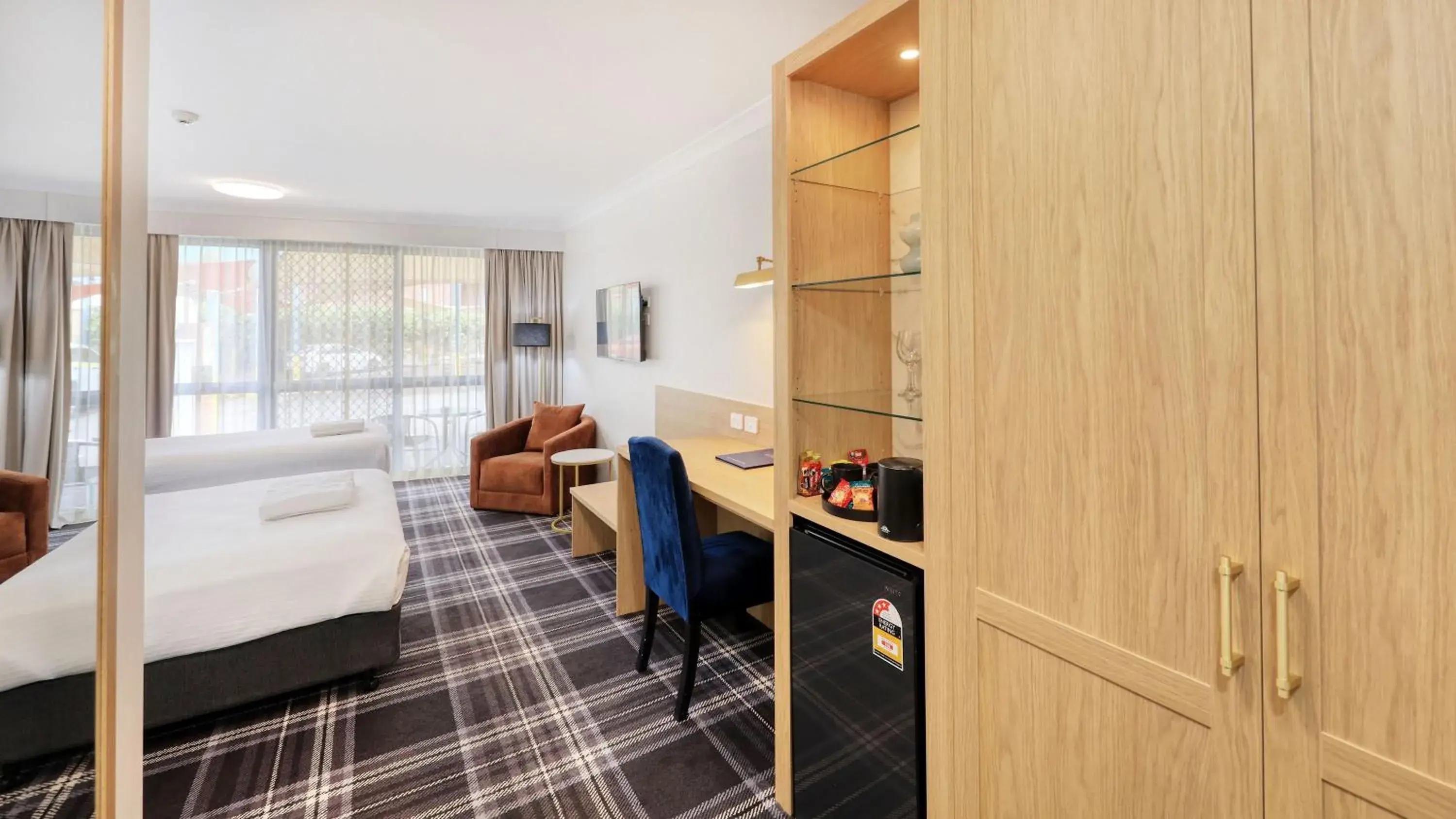 wardrobe, Bed in Dubbo RSL Club Motel wardrobe, Bed in Dubbo RSL Club Motel