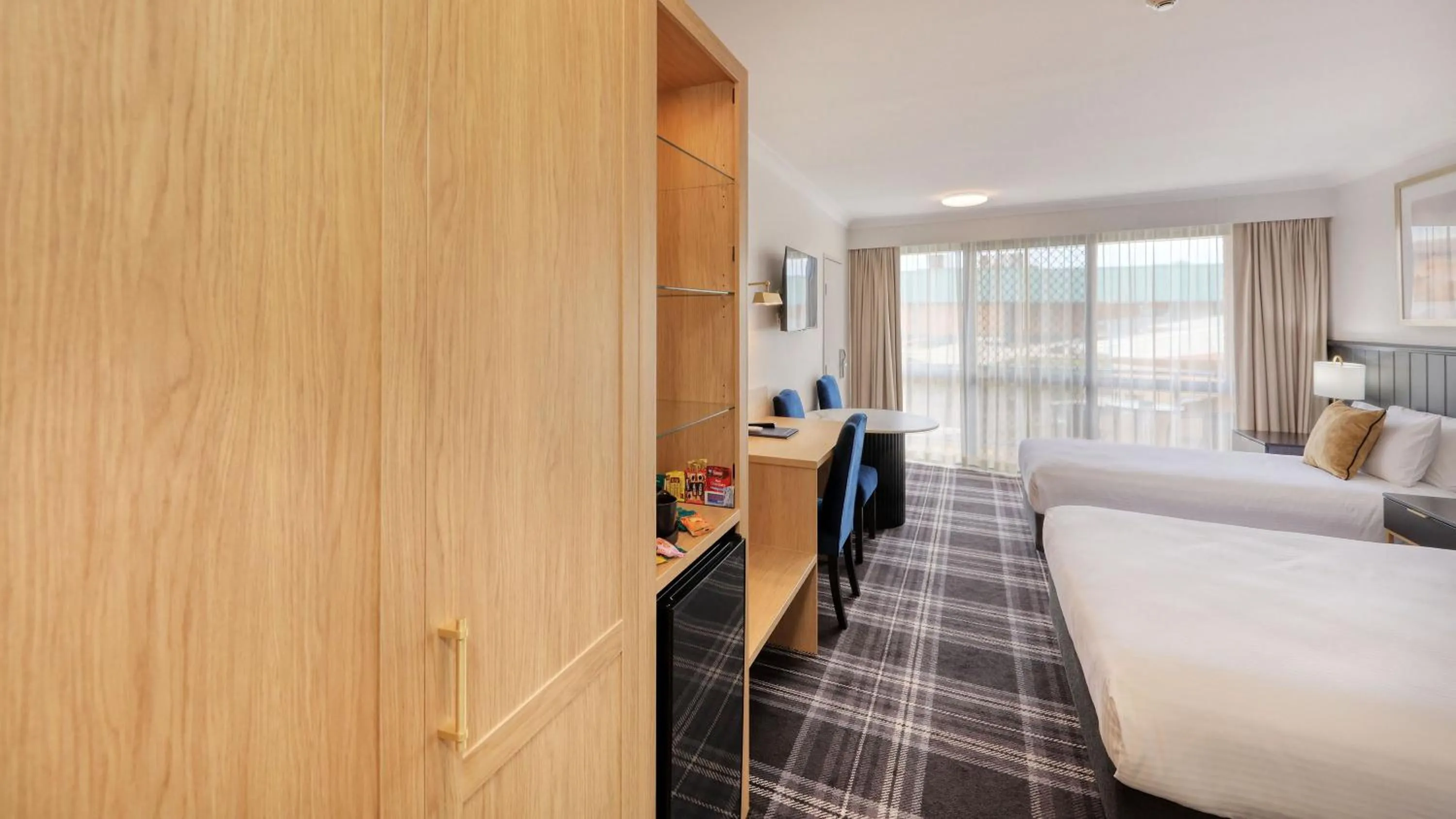 Bed in Dubbo RSL Club Motel