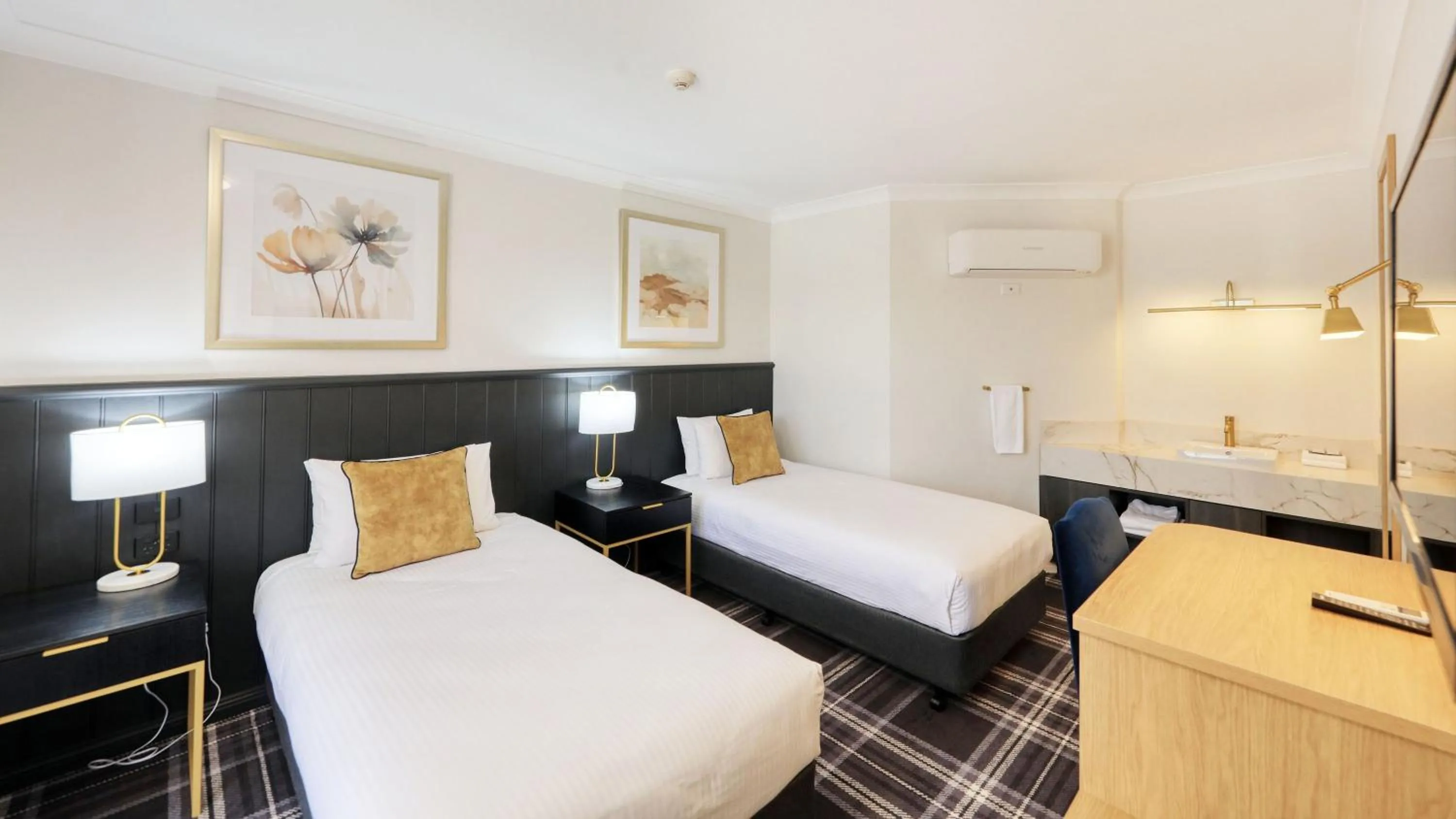 air conditioner, Bed in Dubbo RSL Club Motel