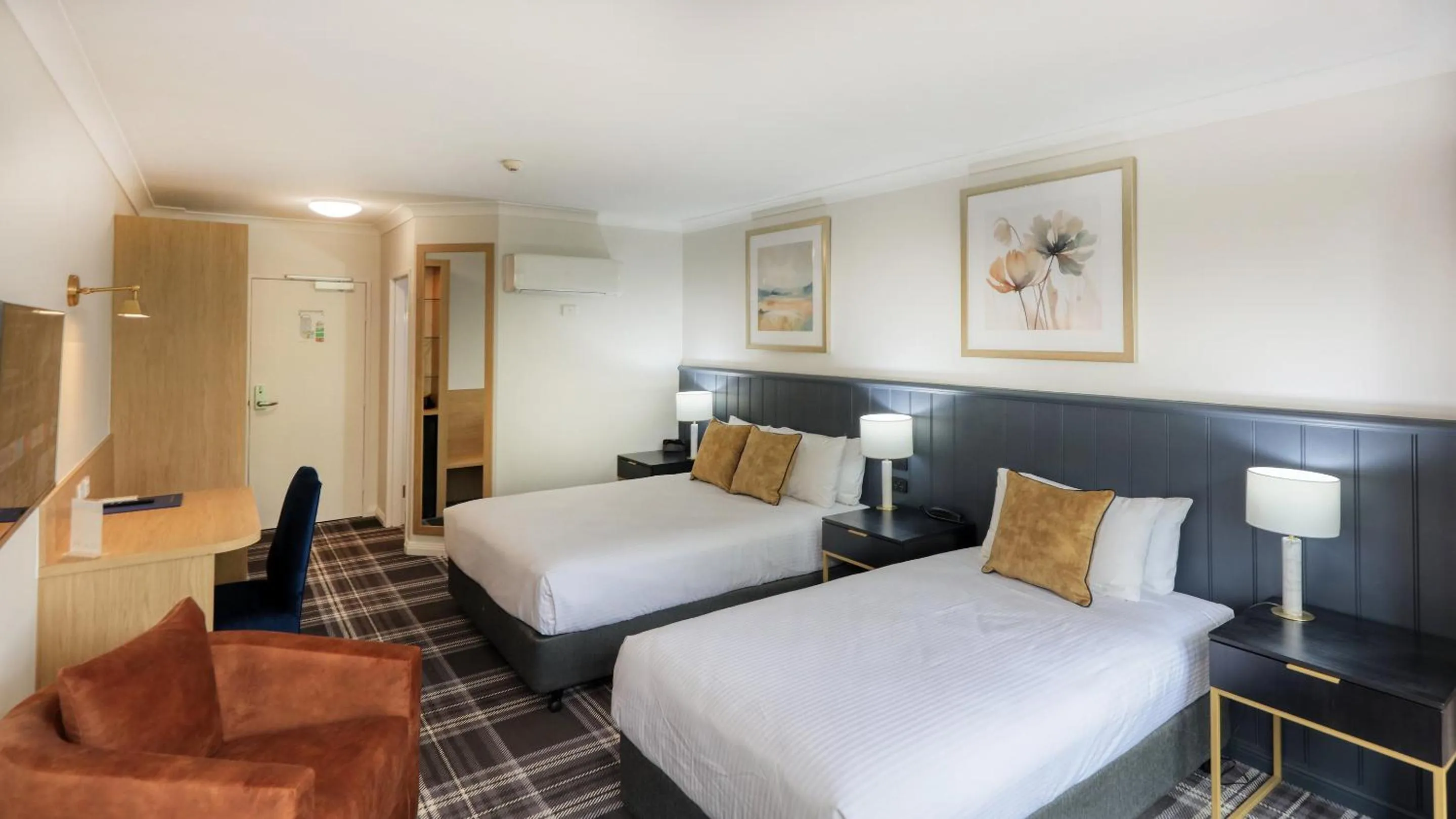 Bed in Dubbo RSL Club Motel