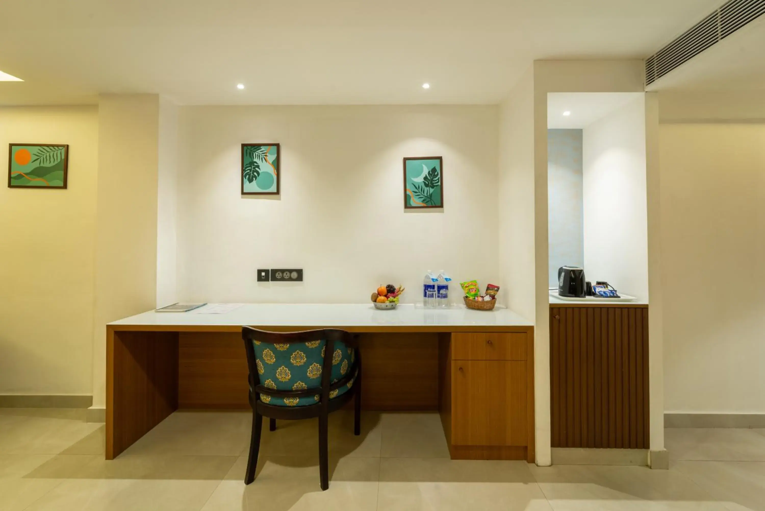 Deluxe Double or Twin Room with City View - single occupancy in Residency Tower Deluxe Double or Twin Room with City View - single occupancy in Residency Tower
