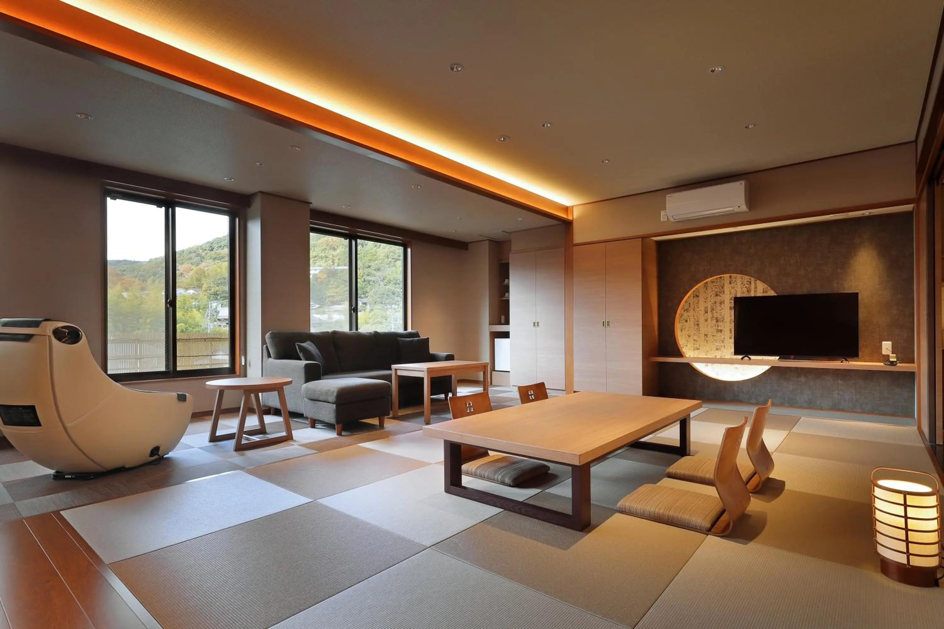 Living room in Marukyu Ryokan