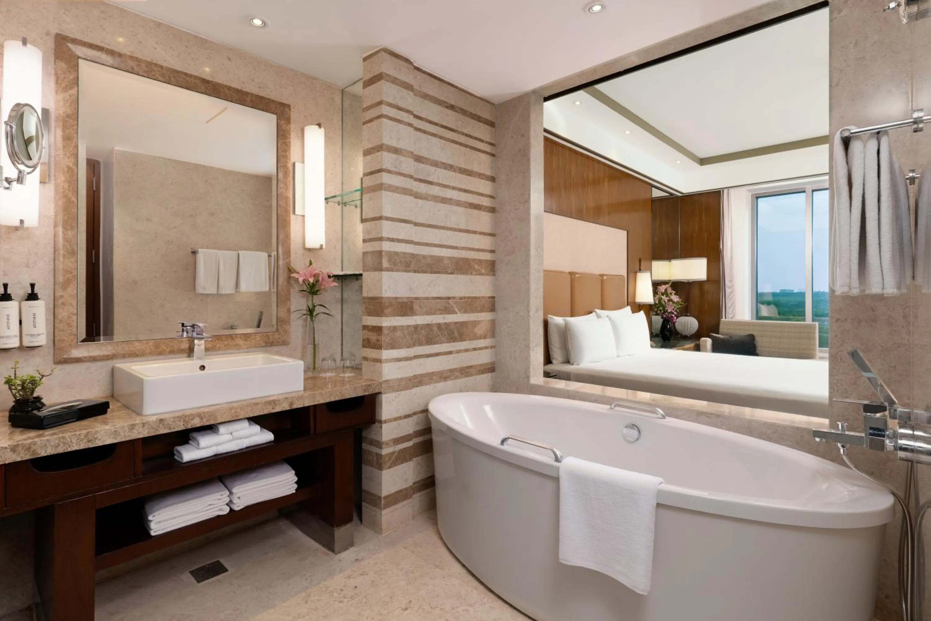 Bath, Bed in Crowne Plaza New Delhi Okhla by IHG