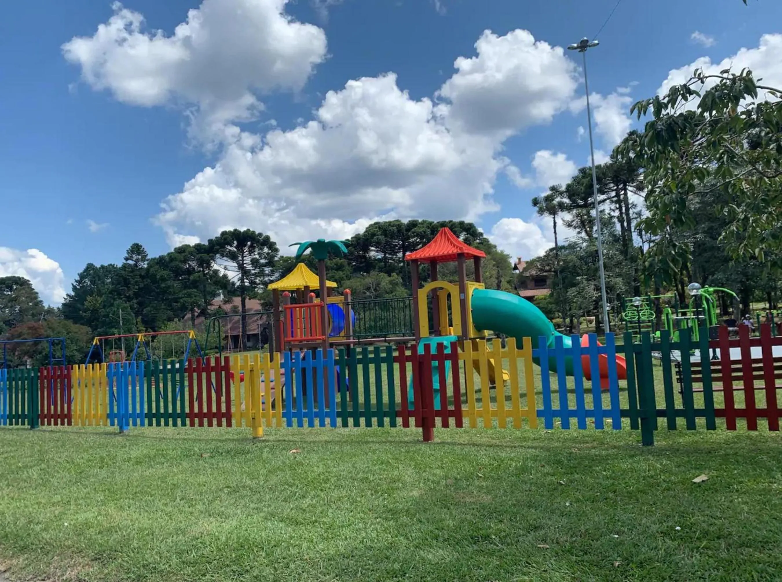 Children play ground in Flat Mountain Village Luxo e Conforto na Serra