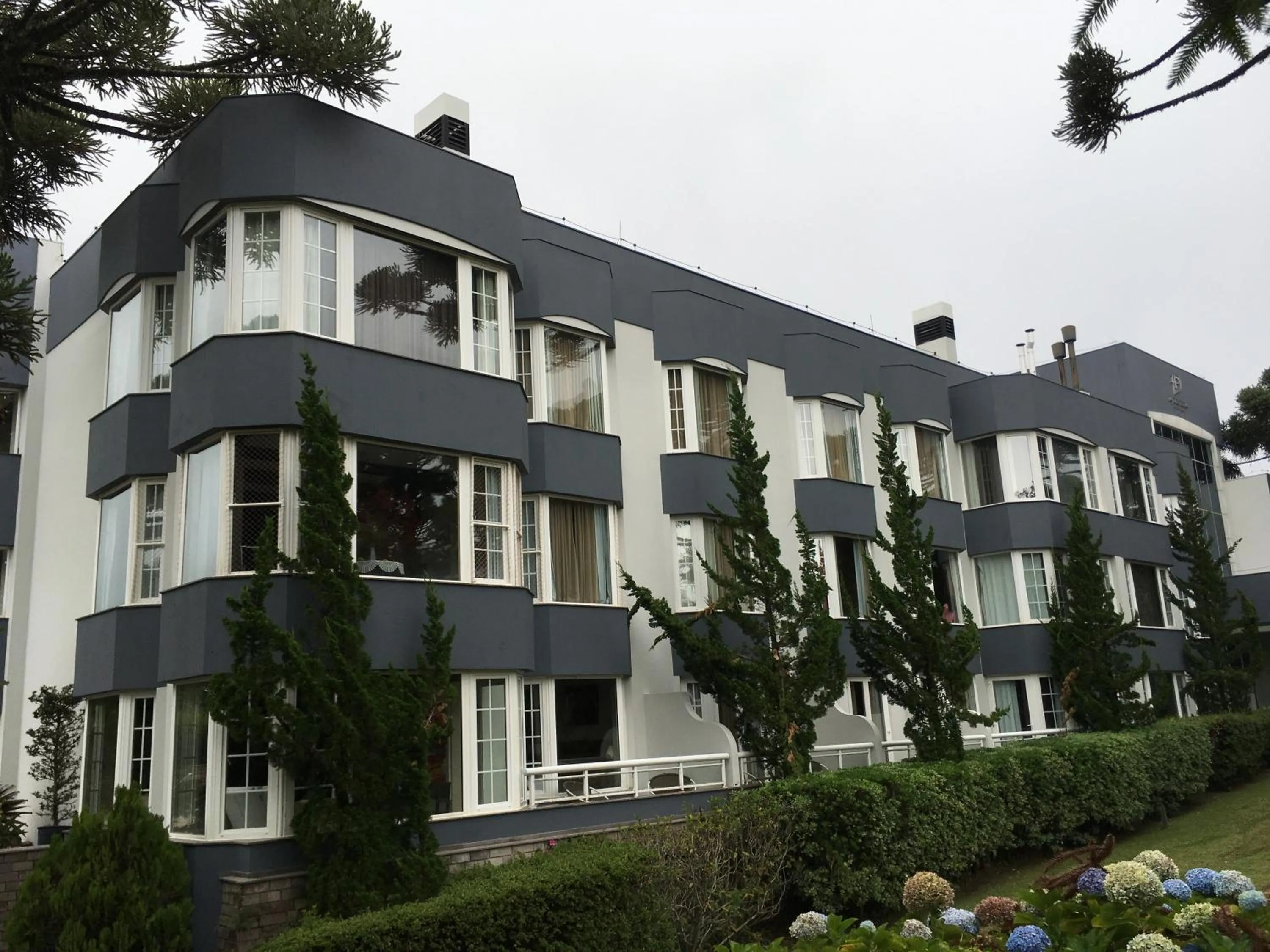 Property building in Flat Mountain Village Luxo e Conforto na Serra