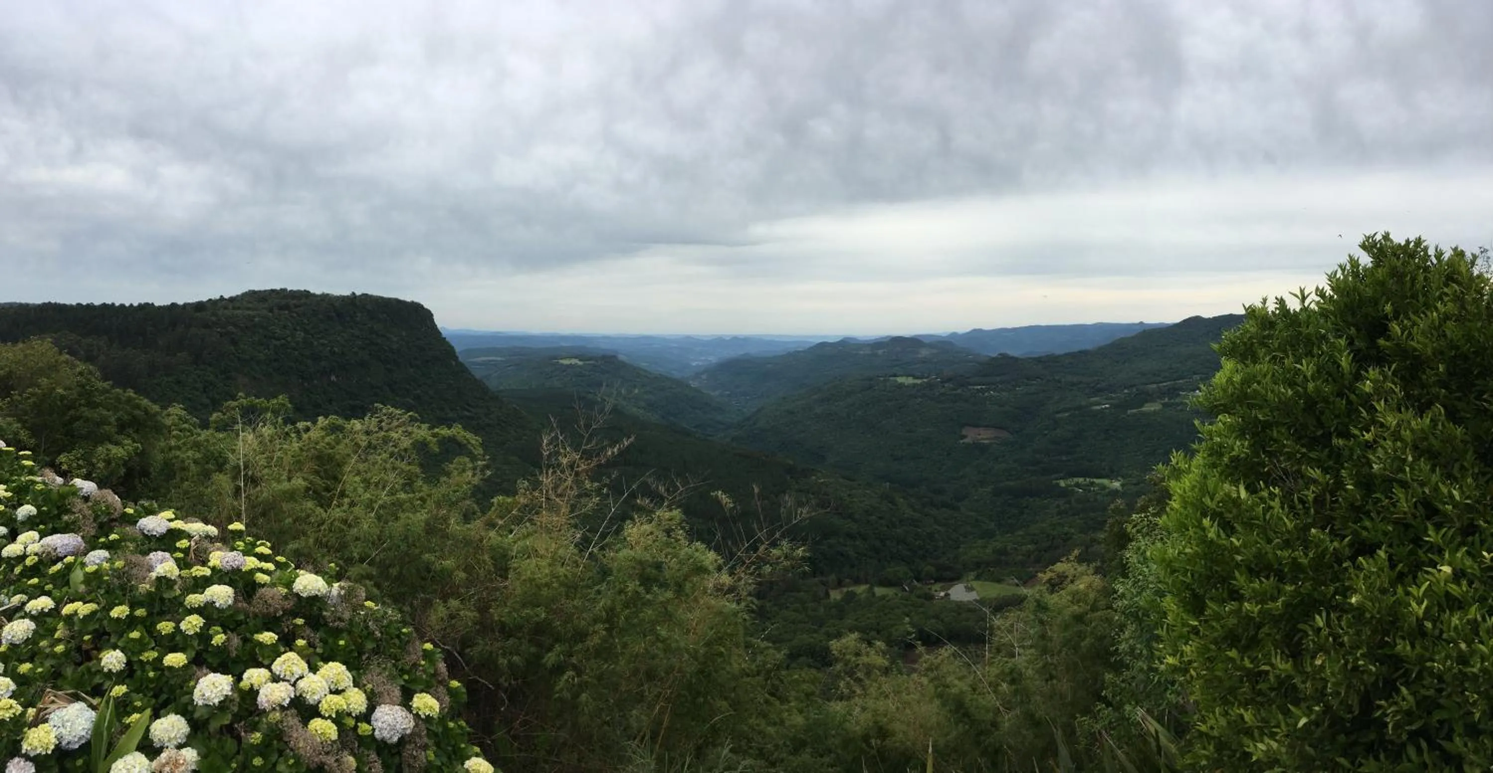 Mountain view in Flat Mountain Village Luxo e Conforto na Serra
