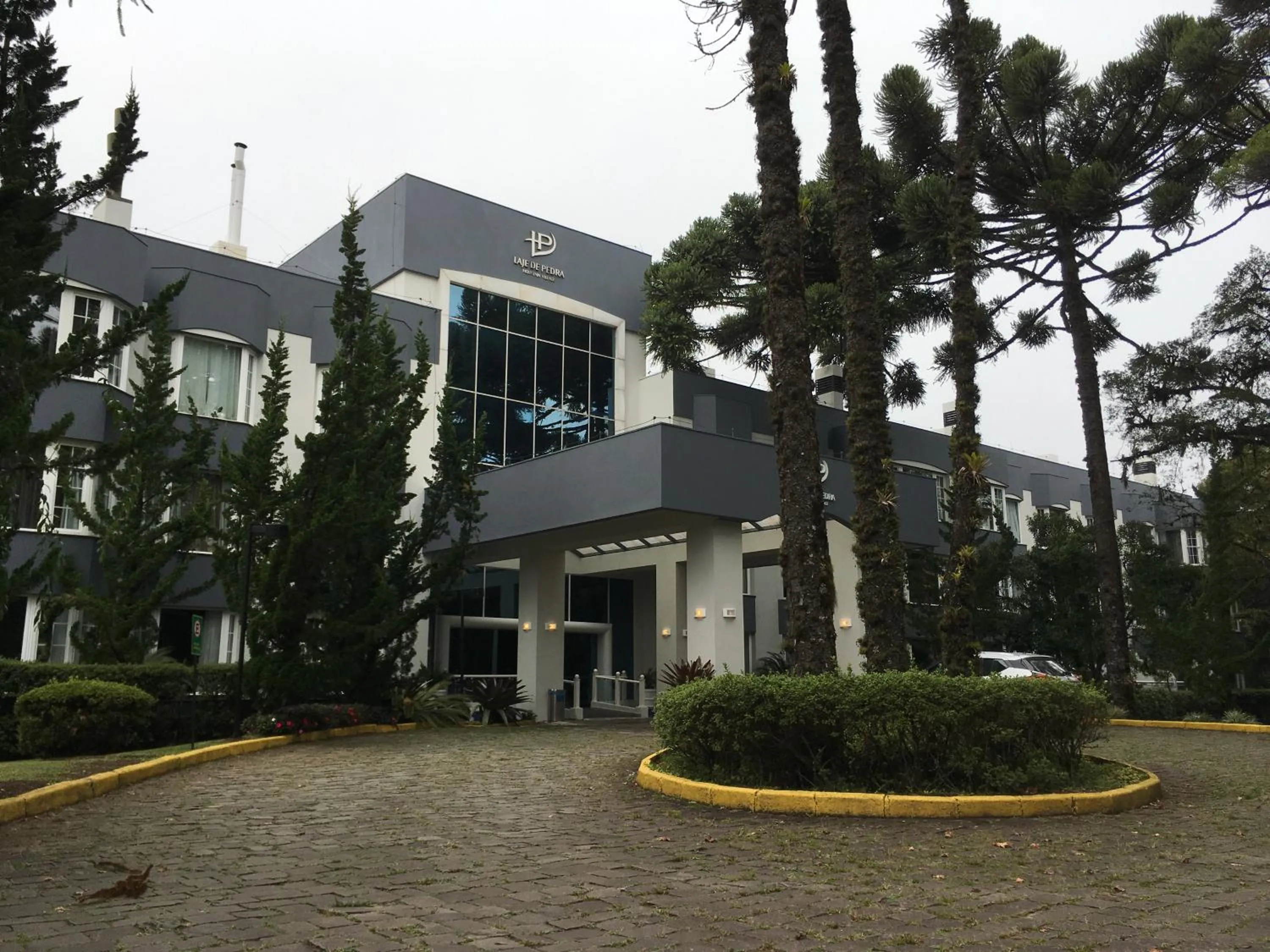 Property building in Flat Mountain Village Luxo e Conforto na Serra