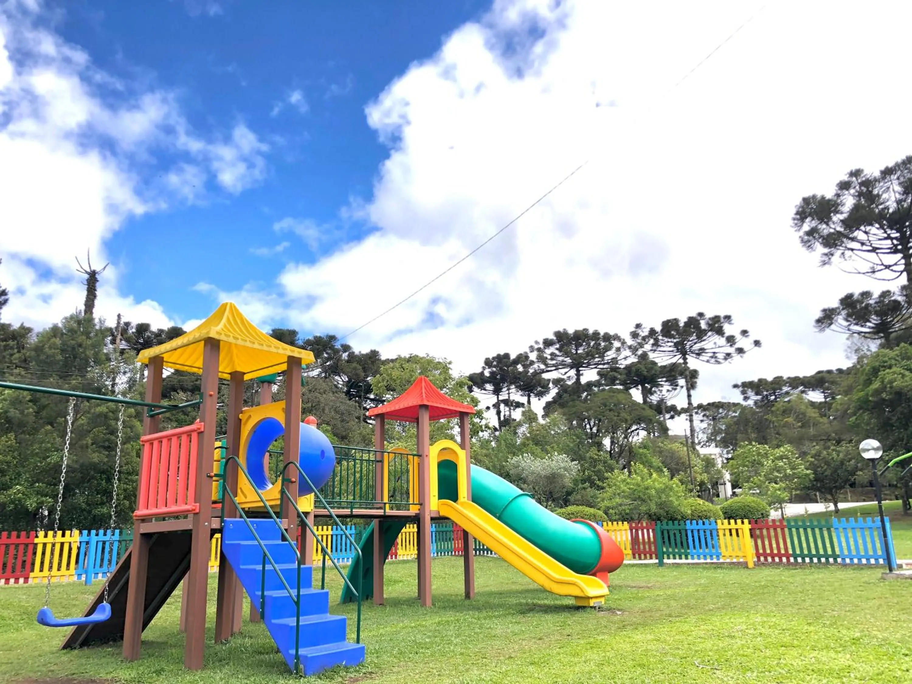 Children play ground in Flat Mountain Village Luxo e Conforto na Serra