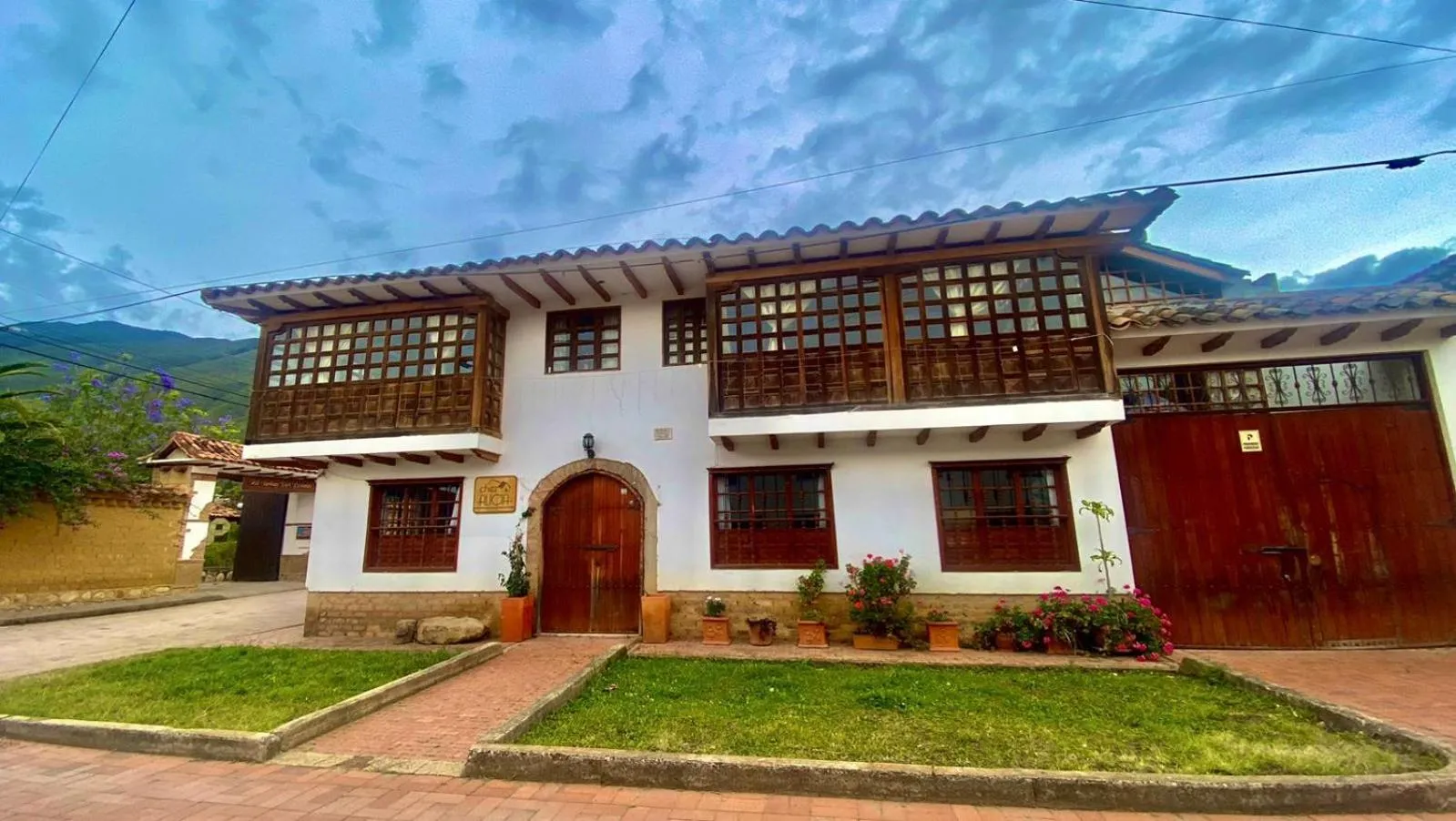 Property building in Chez Alicia Hostal