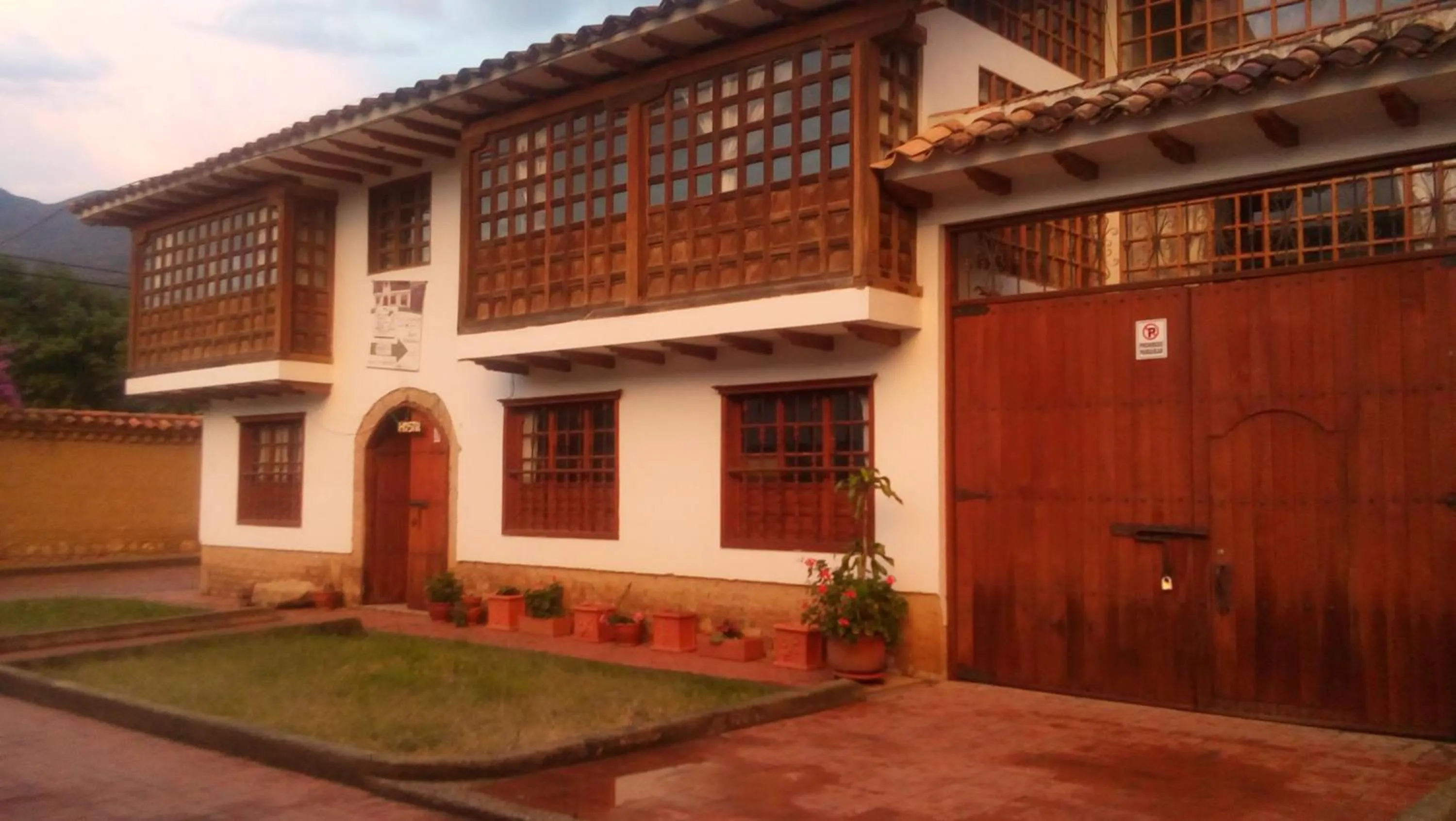 Property building in Chez Alicia Hostal