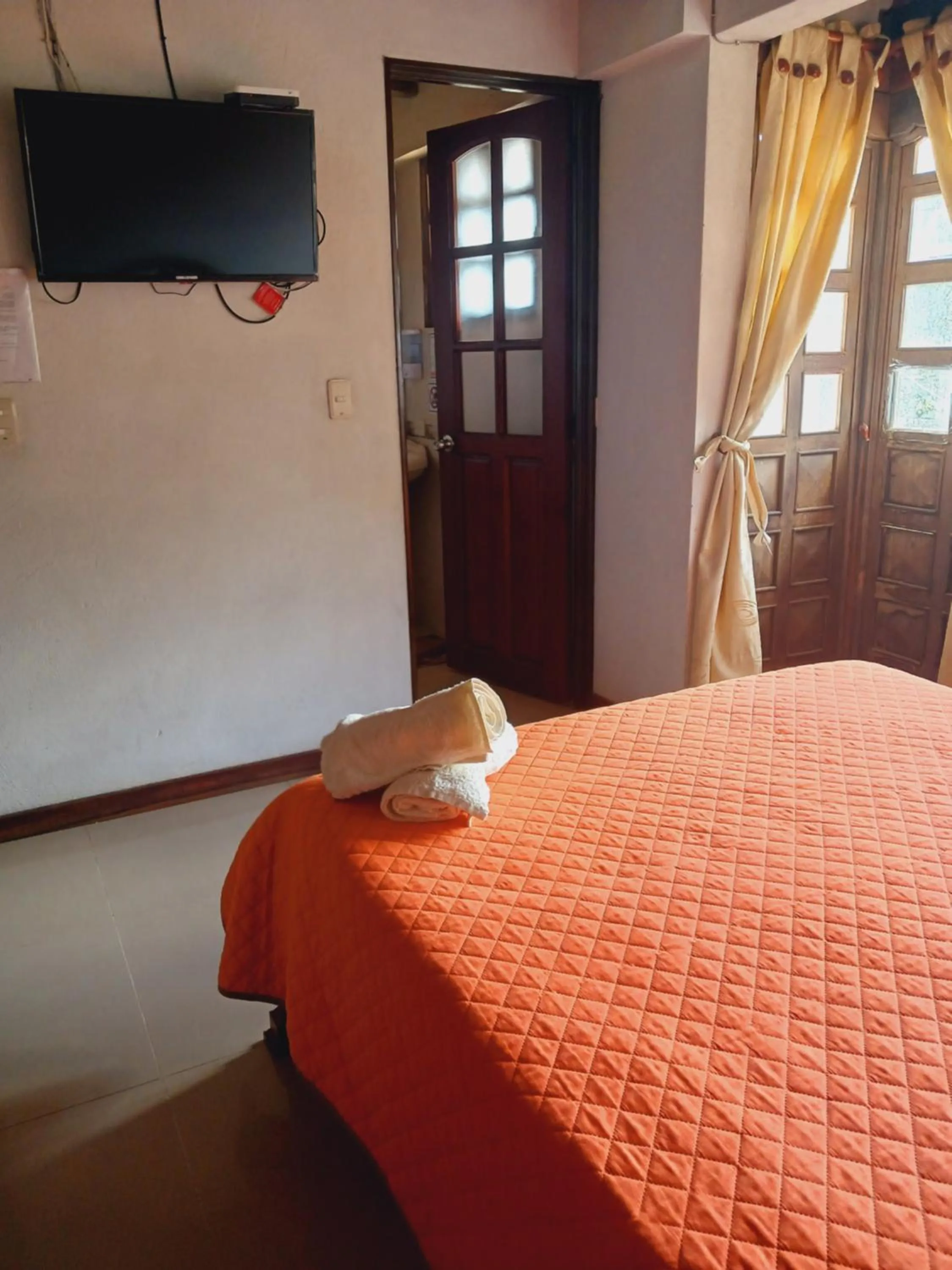 Bed in Chez Alicia Hostal