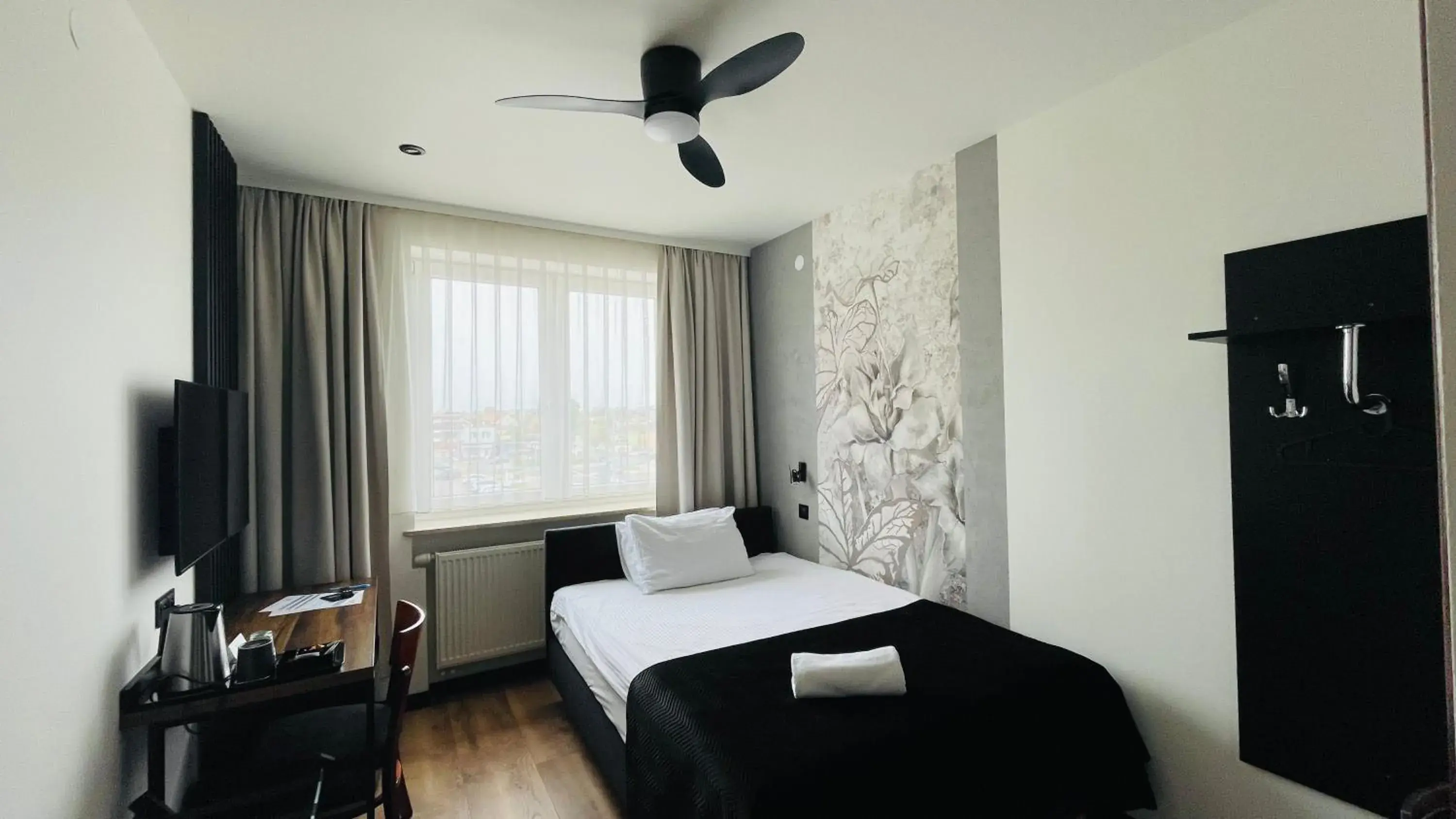 Single Room in Hotel Millennium Single Room in Hotel Millennium