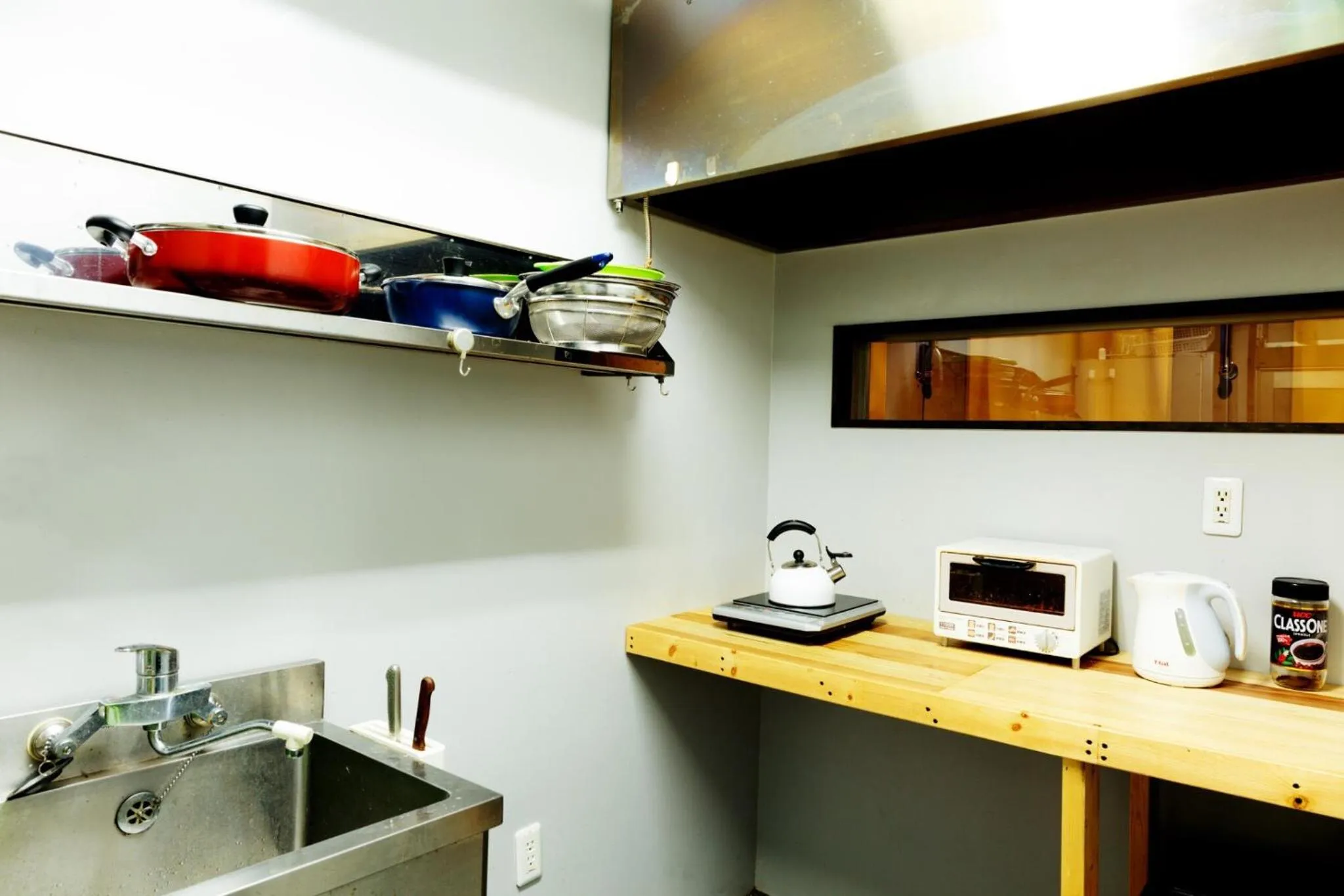 Communal kitchen in Naoshima Backpackers Guesthouse