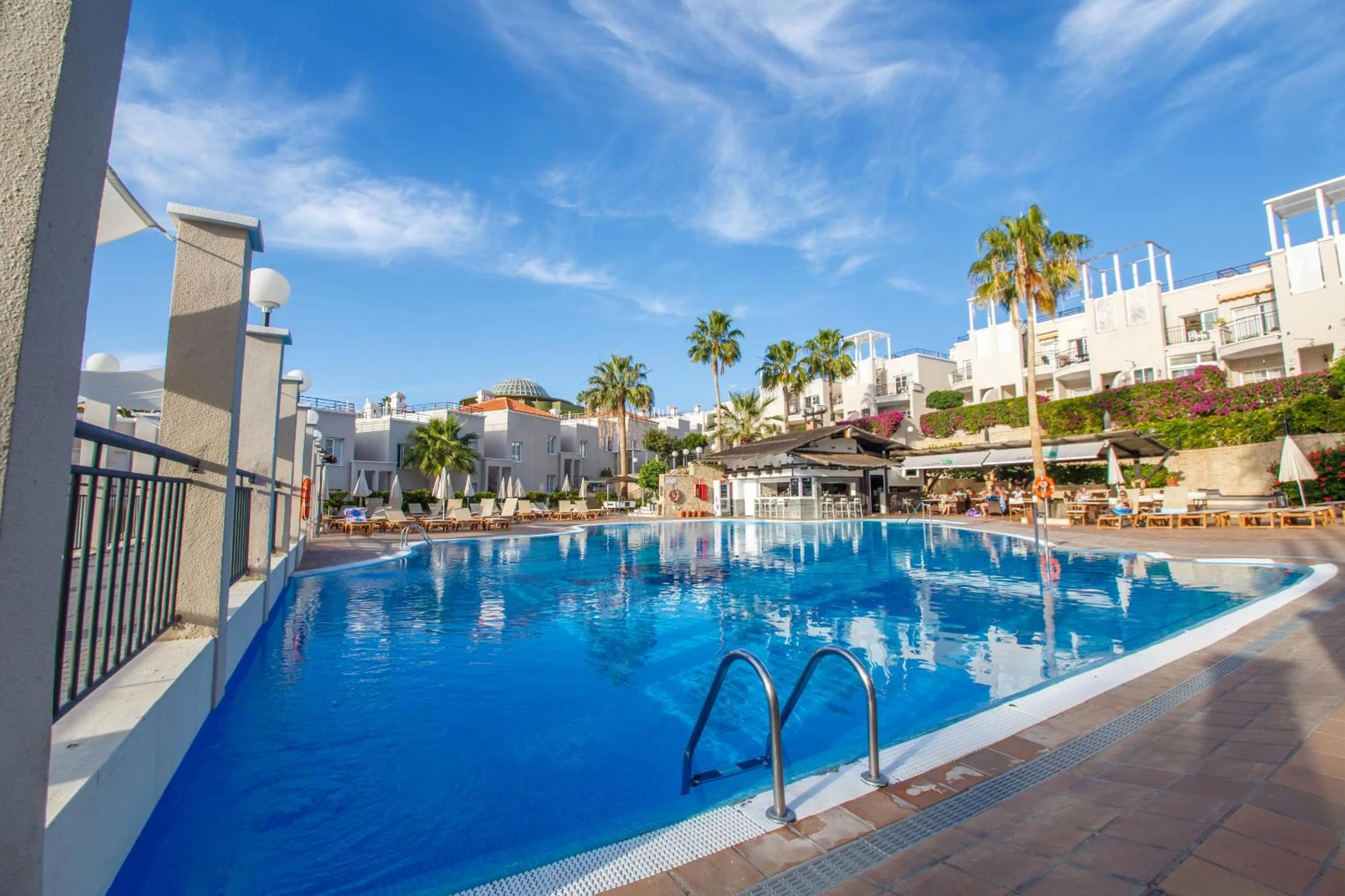 Swimming pool in Los Olivos Beach Resort