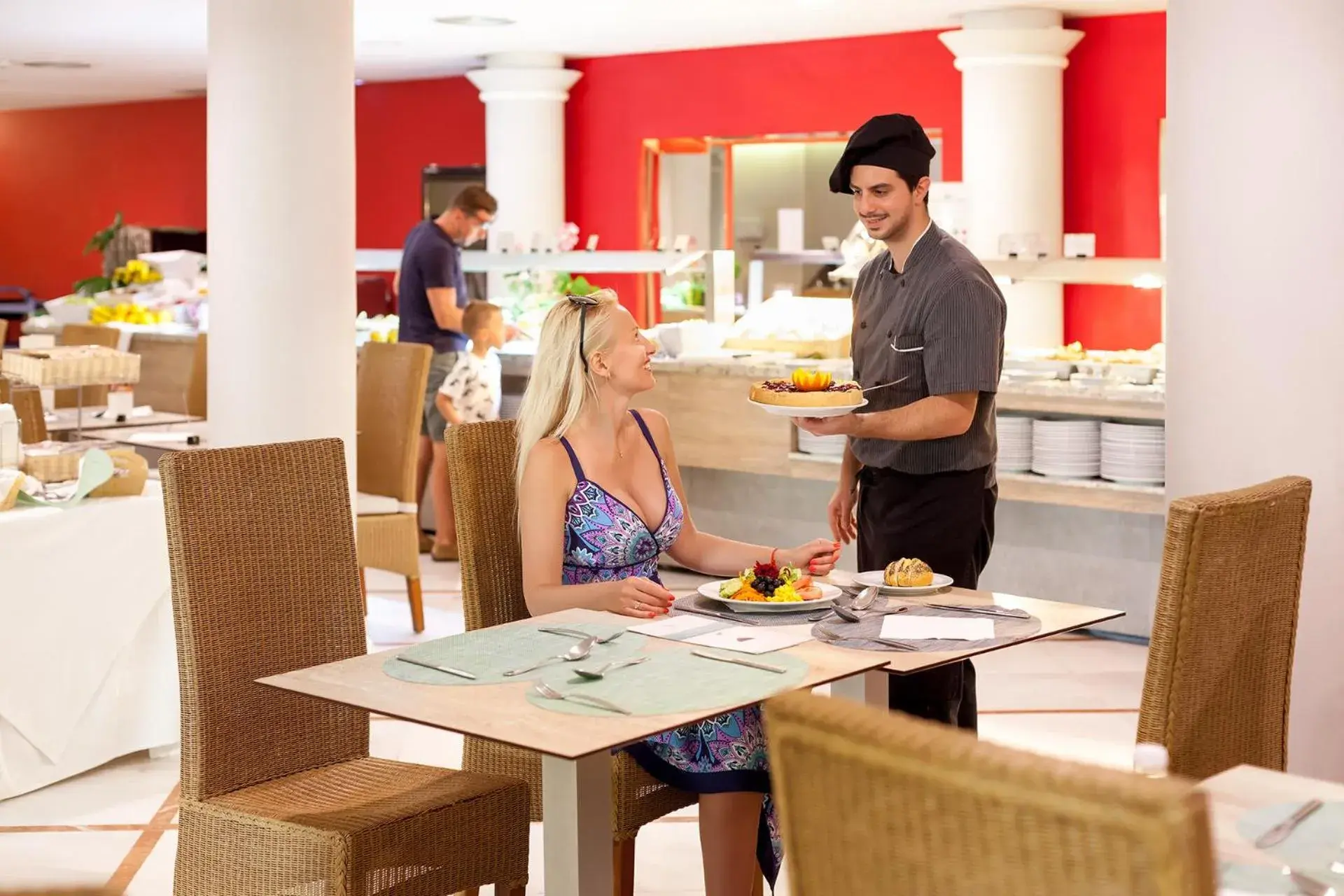 Restaurant/places to eat in Los Olivos Beach Resort Restaurant/places to eat in Los Olivos Beach Resort