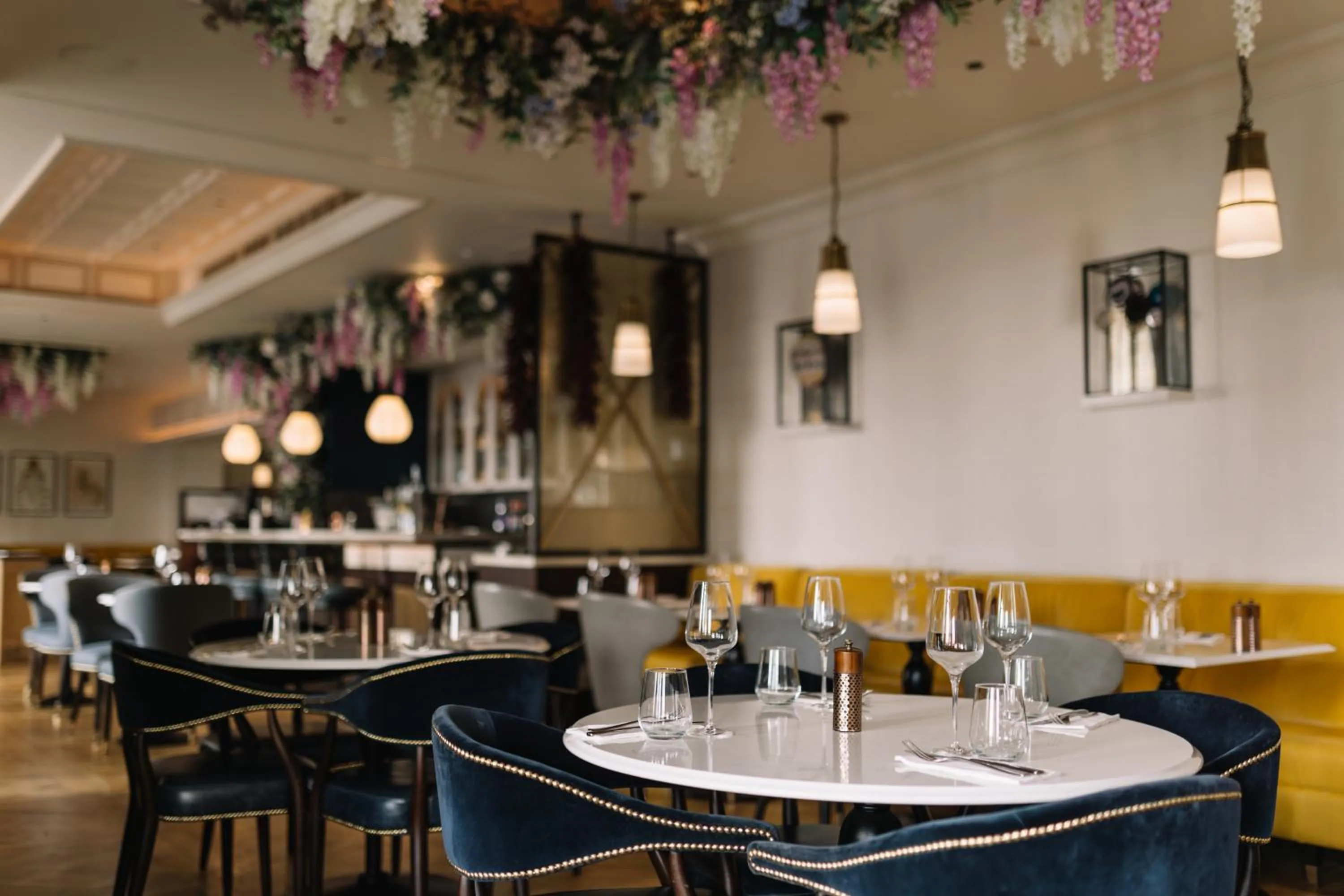 Restaurant/places to eat in 100 Queen's Gate Hotel London Kensington, Curio Collection by Hilton