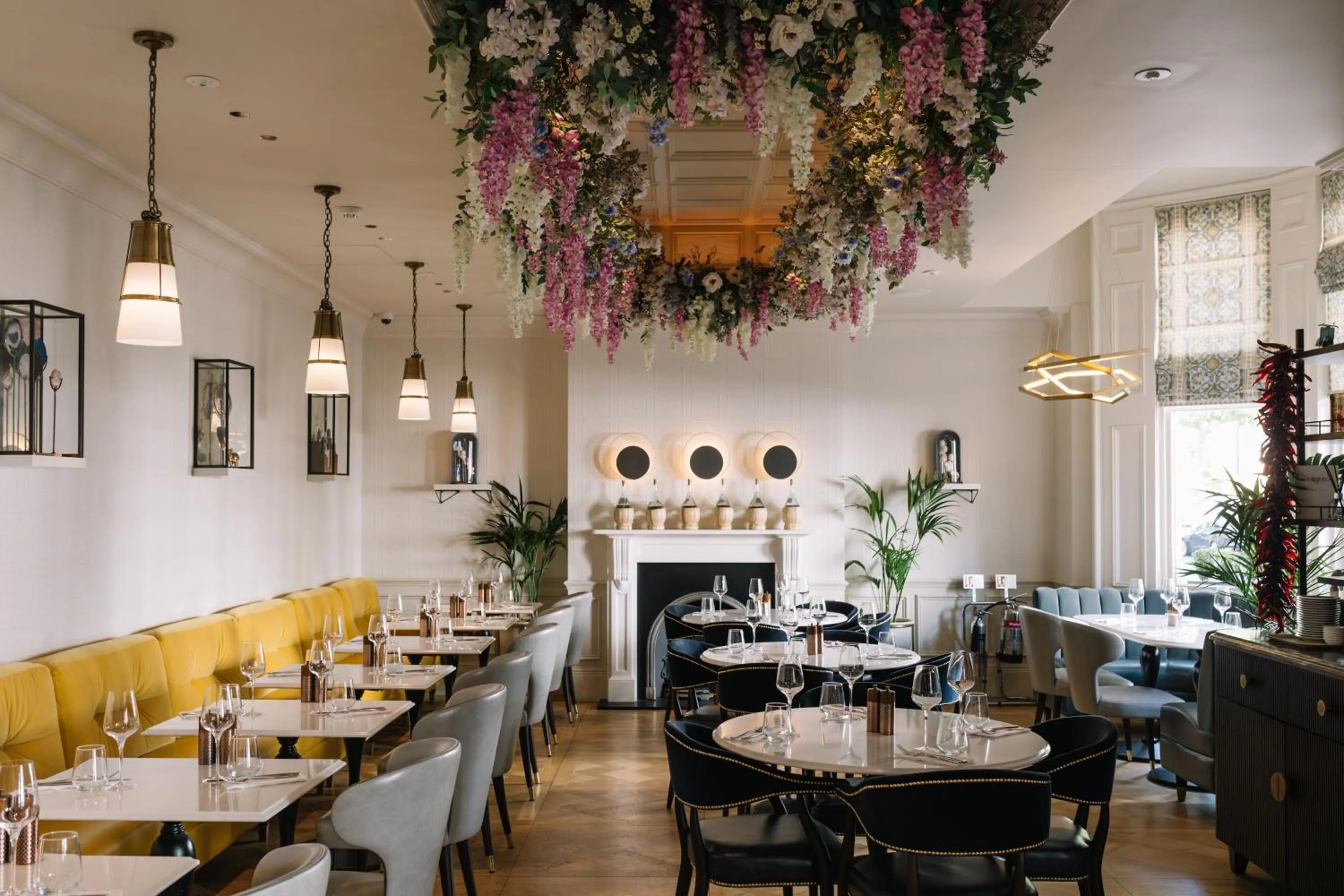 Restaurant/places to eat in 100 Queen's Gate Hotel London Kensington, Curio Collection by Hilton