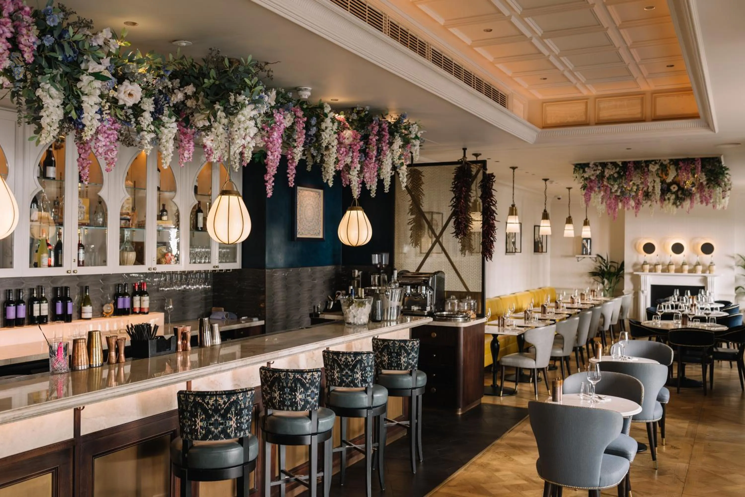 Restaurant/places to eat in 100 Queen's Gate Hotel London Kensington, Curio Collection by Hilton