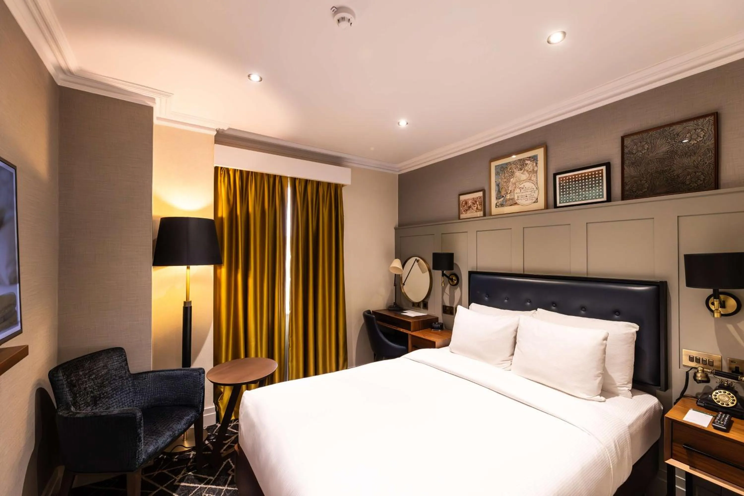 Bed in 100 Queen's Gate Hotel London Kensington, Curio Collection by Hilton