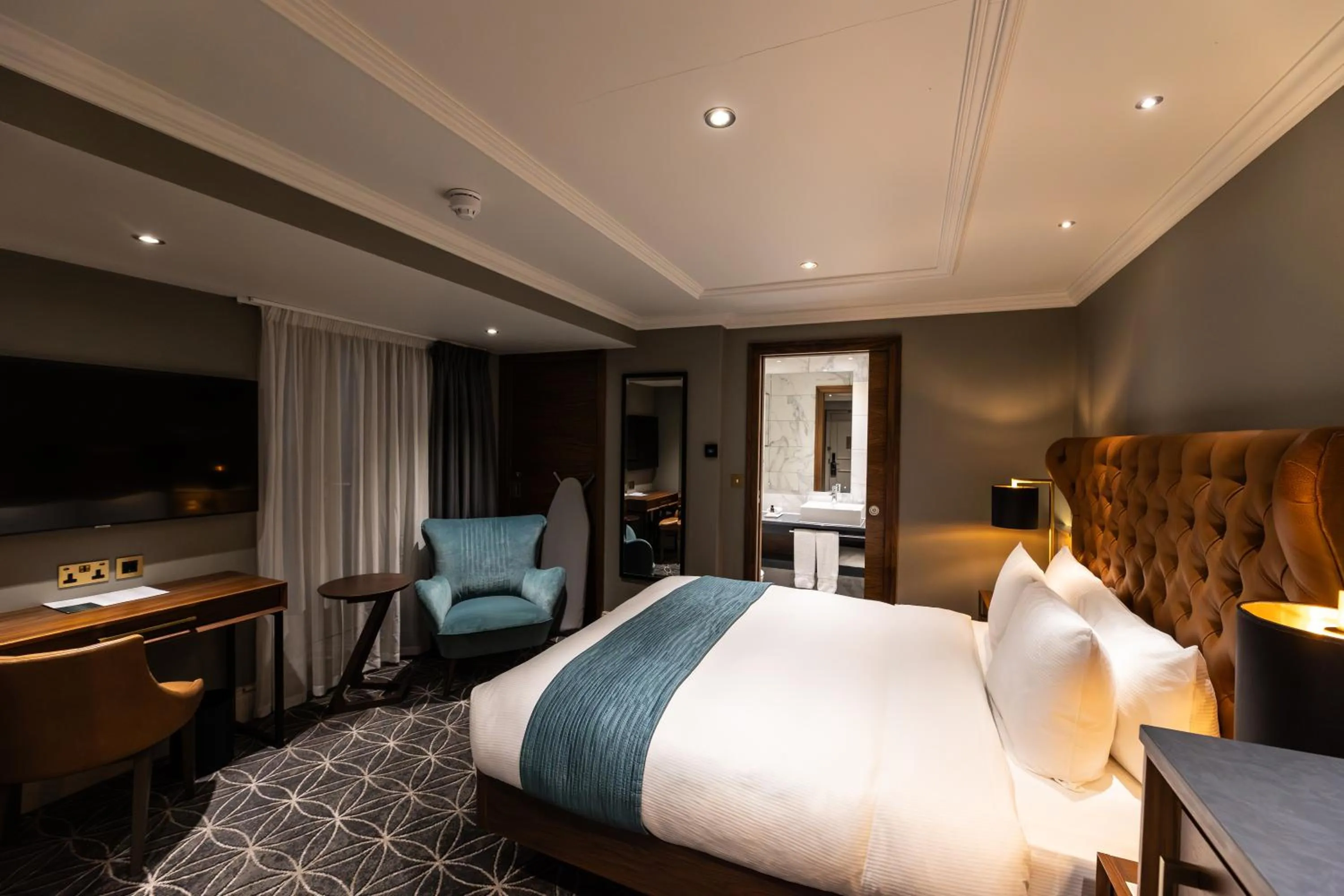 Bed in 100 Queen's Gate Hotel London Kensington, Curio Collection by Hilton