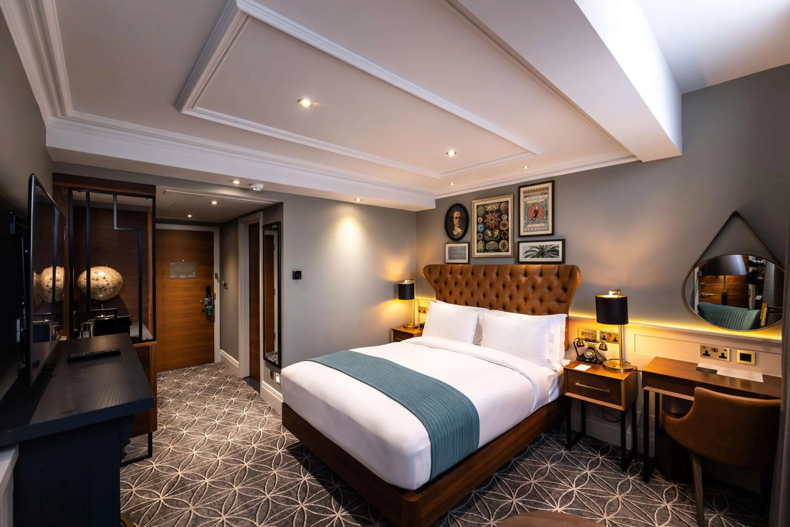 Bedroom, Bed in 100 Queen's Gate Hotel London Kensington, Curio Collection by Hilton