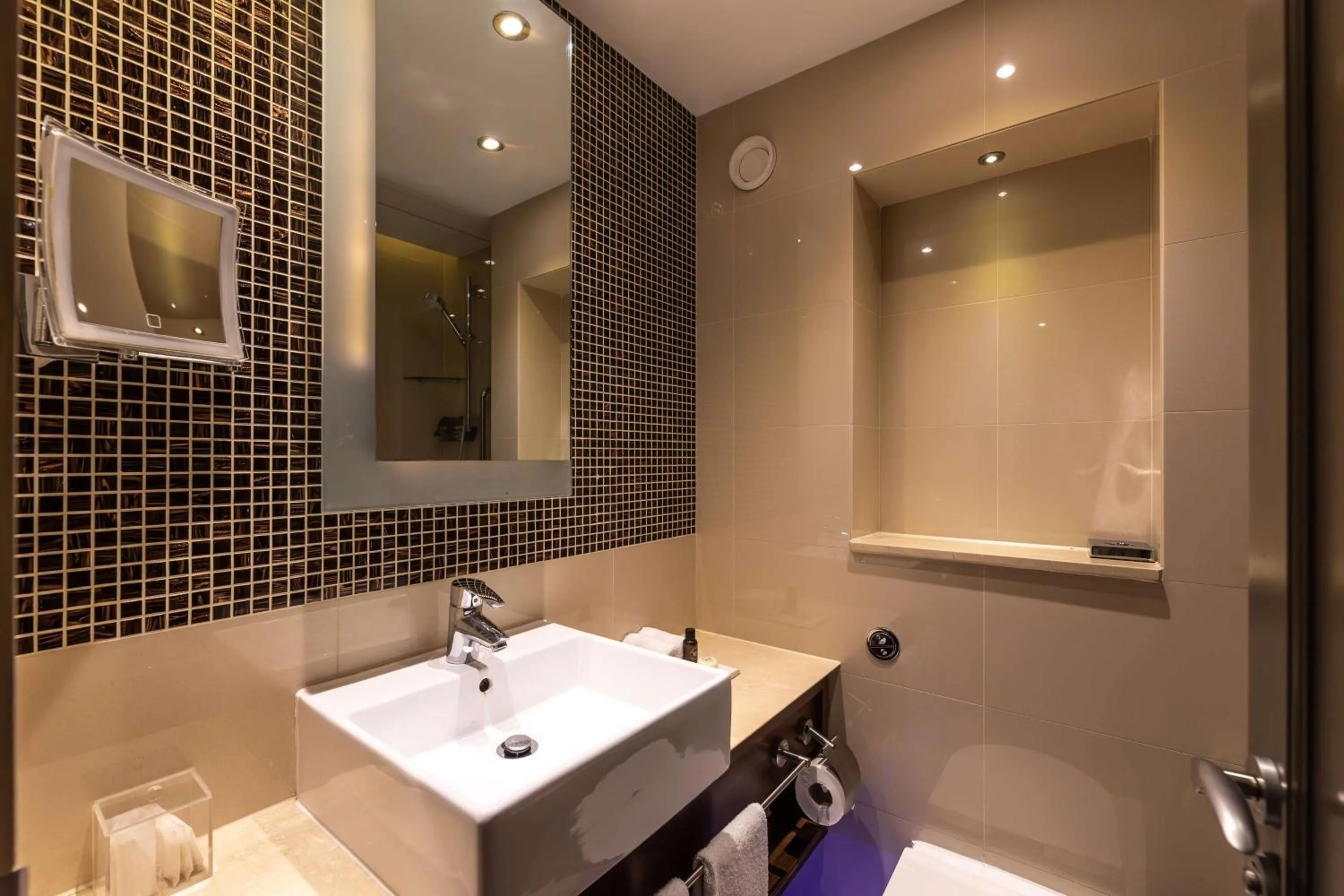 Bathroom in 100 Queen's Gate Hotel London Kensington, Curio Collection by Hilton