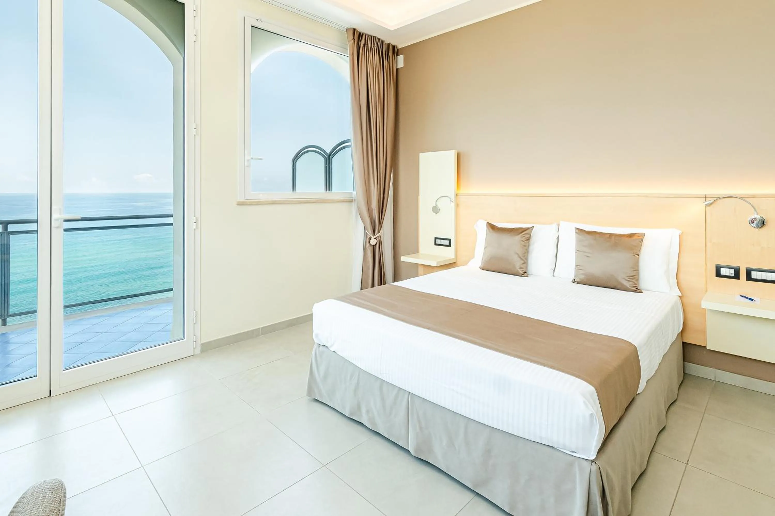 Bedroom, Bed in Grand Hotel Santa Maria