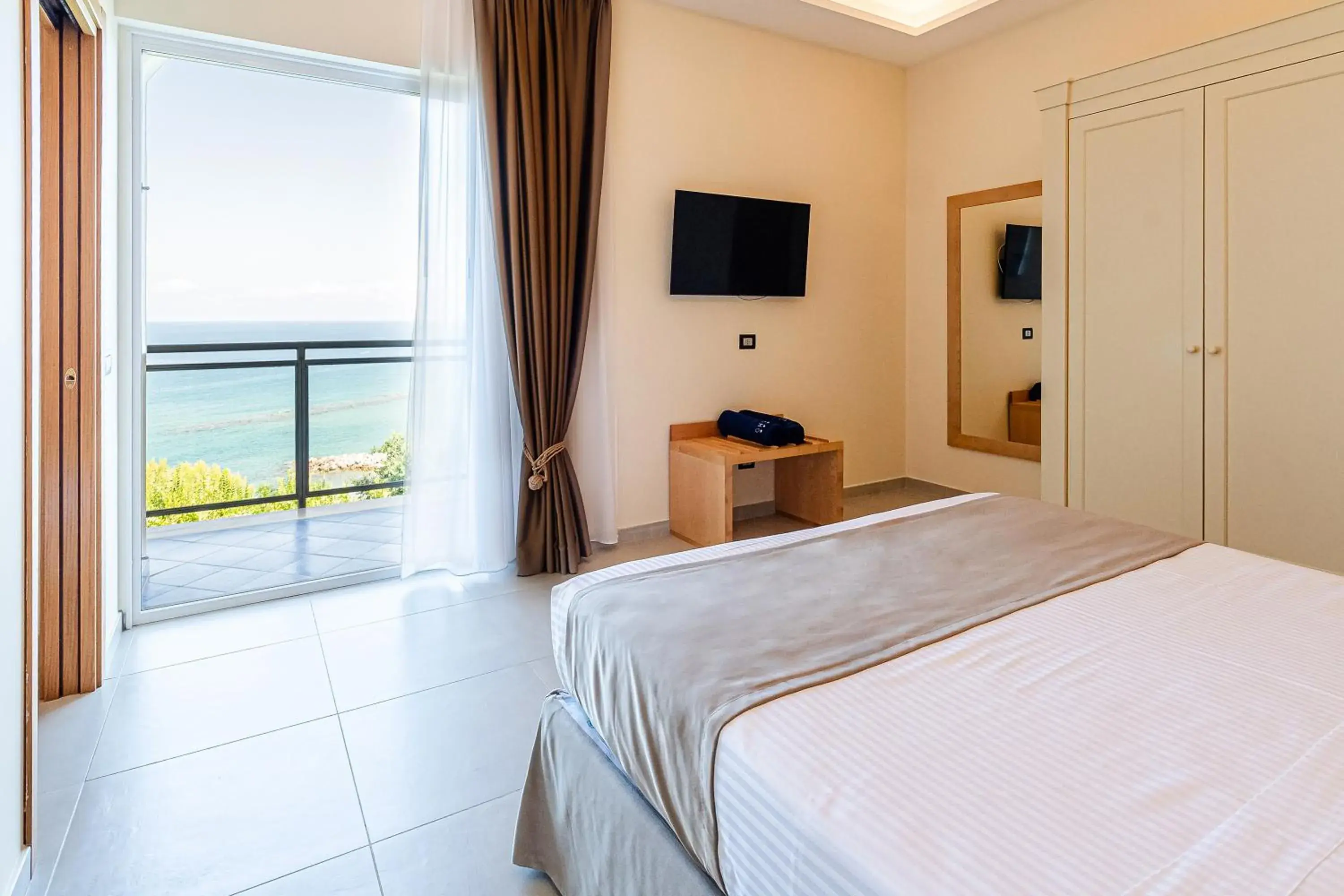 Natural landscape, Bed in Grand Hotel Santa Maria Natural landscape, Bed in Grand Hotel Santa Maria