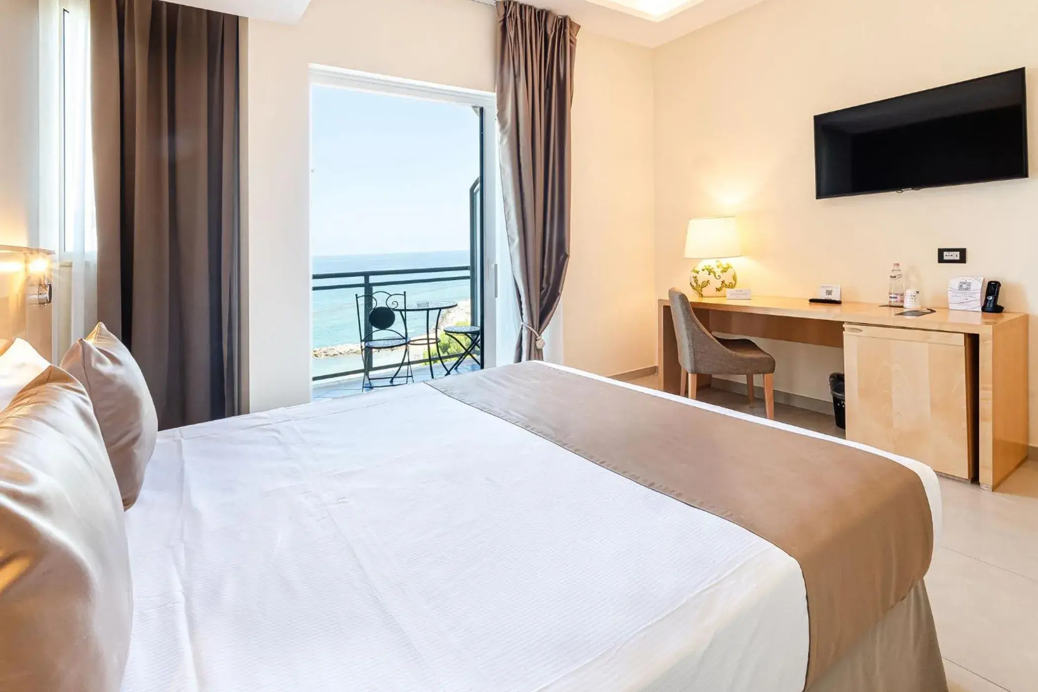 Natural landscape, Bed in Grand Hotel Santa Maria Natural landscape, Bed in Grand Hotel Santa Maria