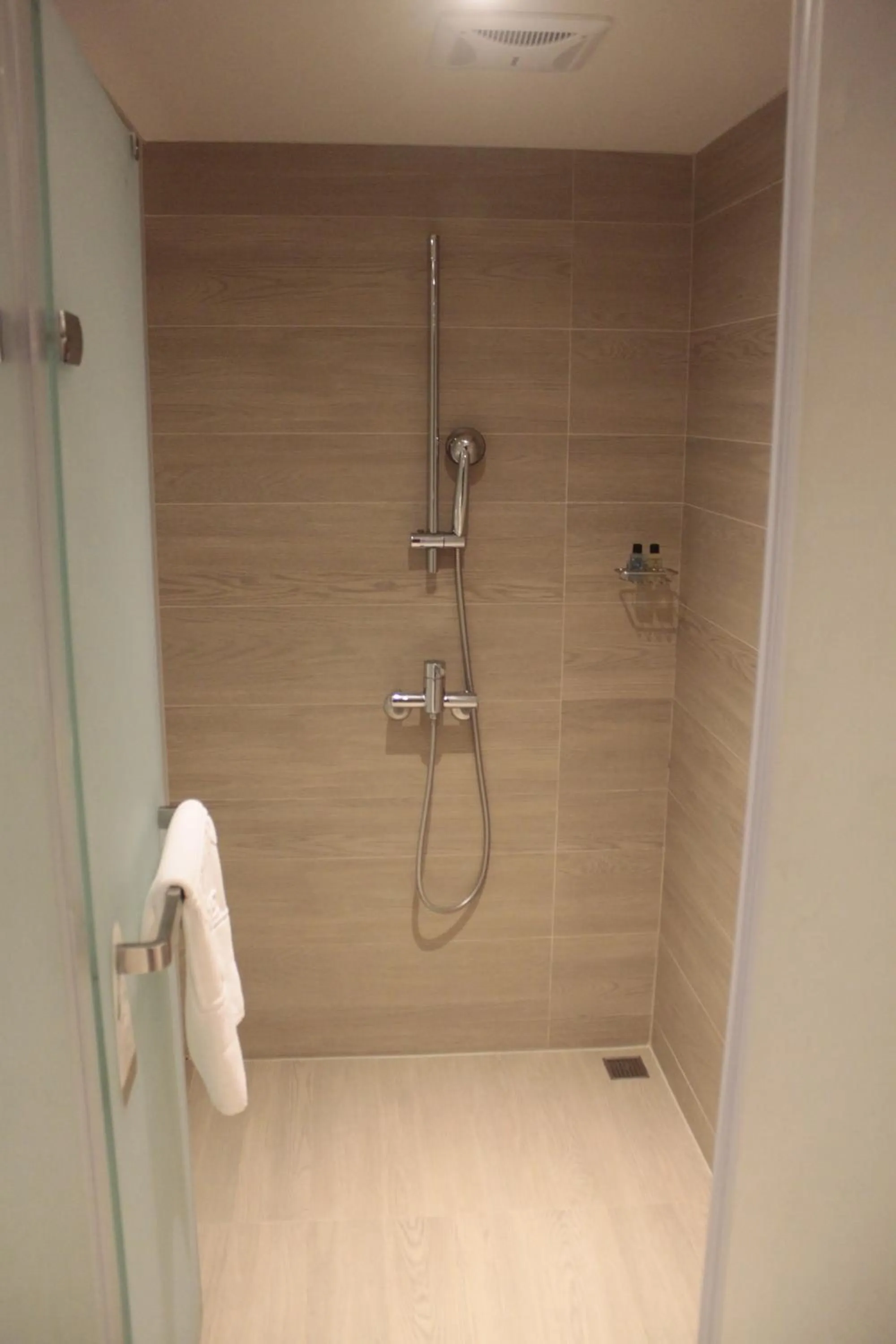 Shower in Chiayi Maison de Chine Hotel