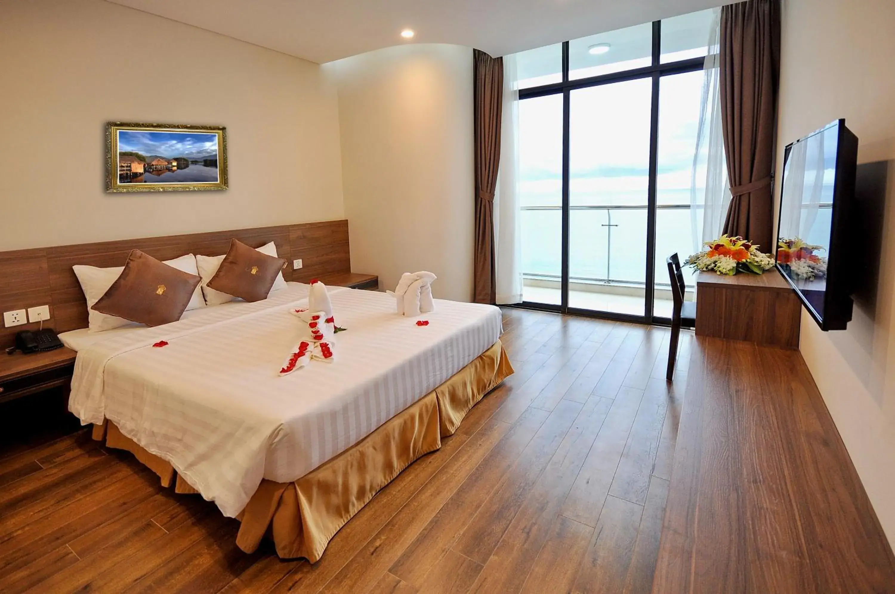 Photo of the whole room, Bed in Lenid Ocean View Hotel Photo of the whole room, Bed in Lenid Ocean View Hotel