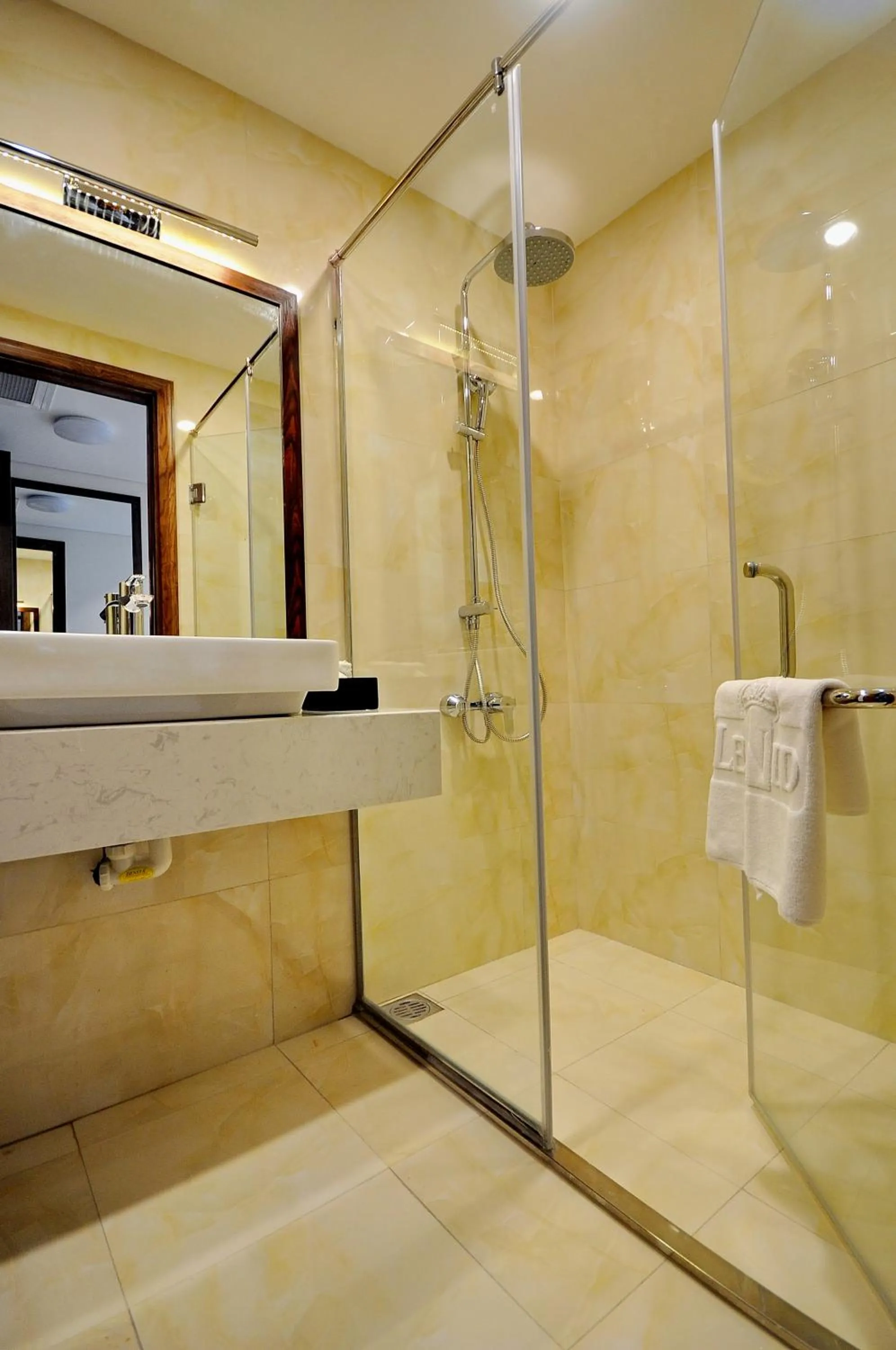 Bathroom in Lenid Ocean View Hotel