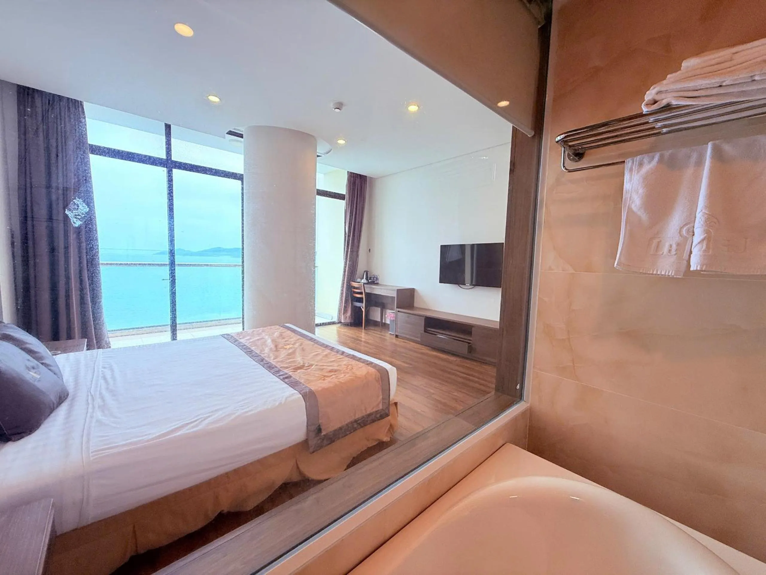 Bed in Lenid Ocean View Hotel
