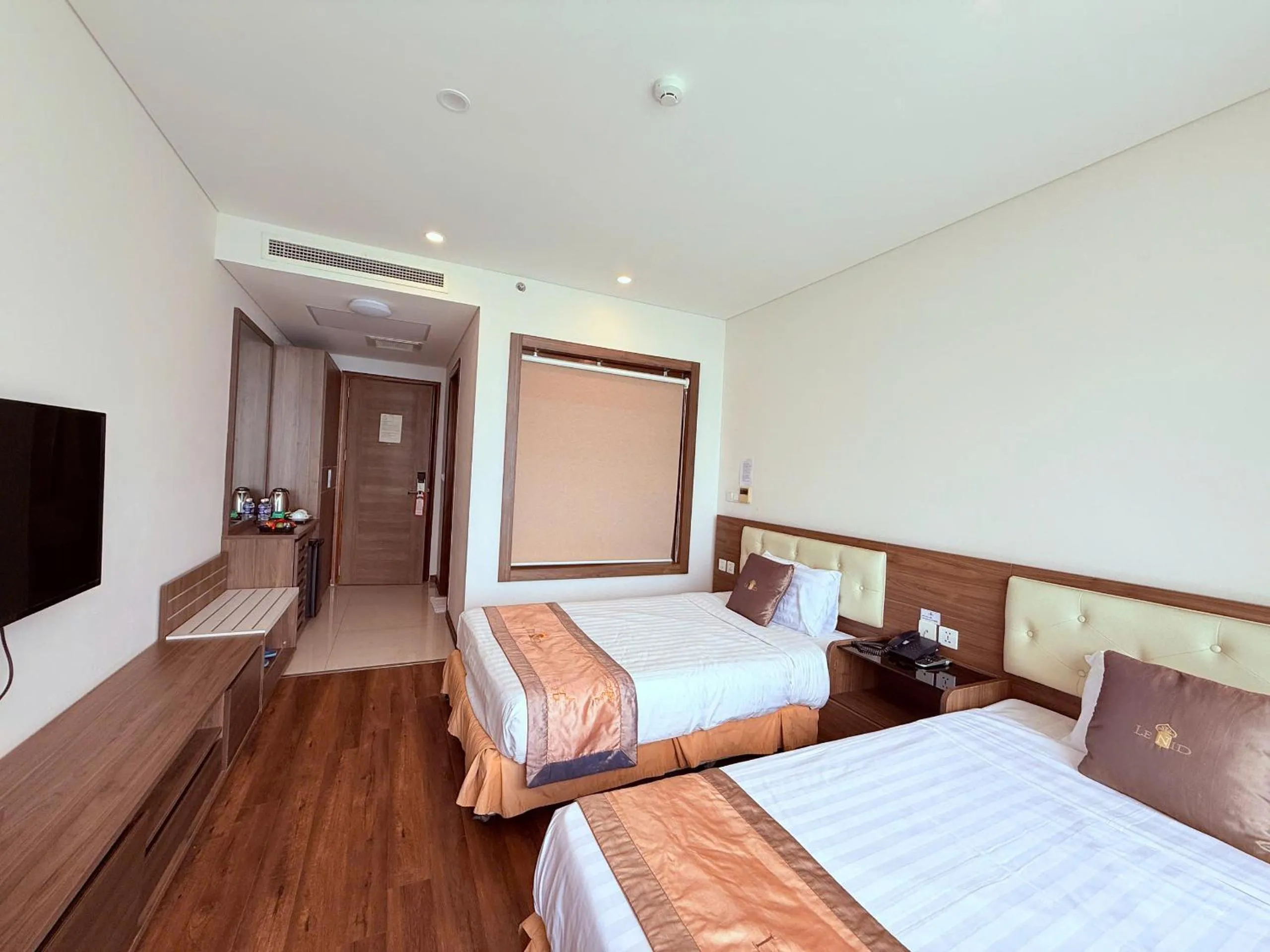Communal lounge/ TV room, Bed in Lenid Ocean View Hotel