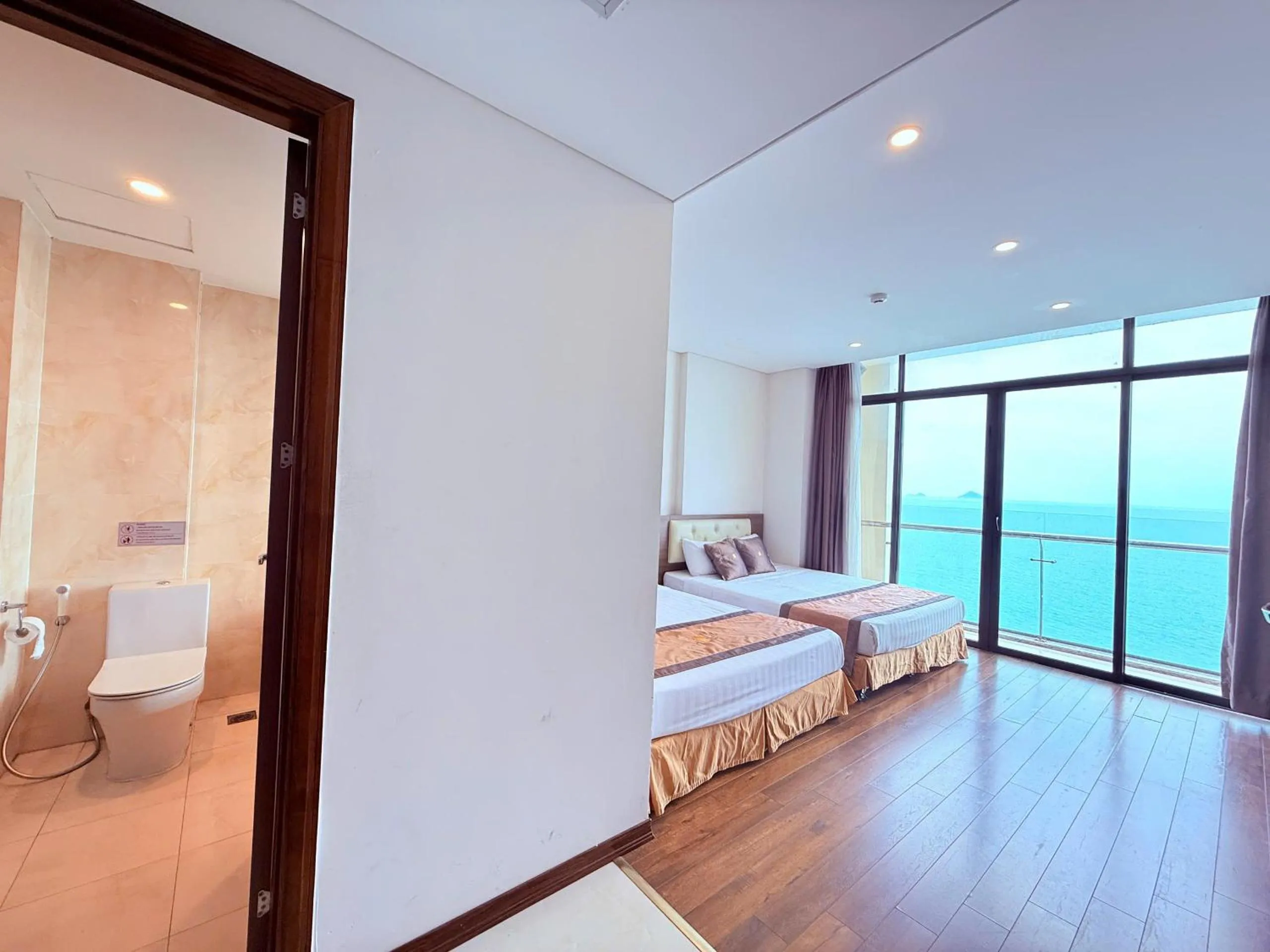 Bed in Lenid Ocean View Hotel