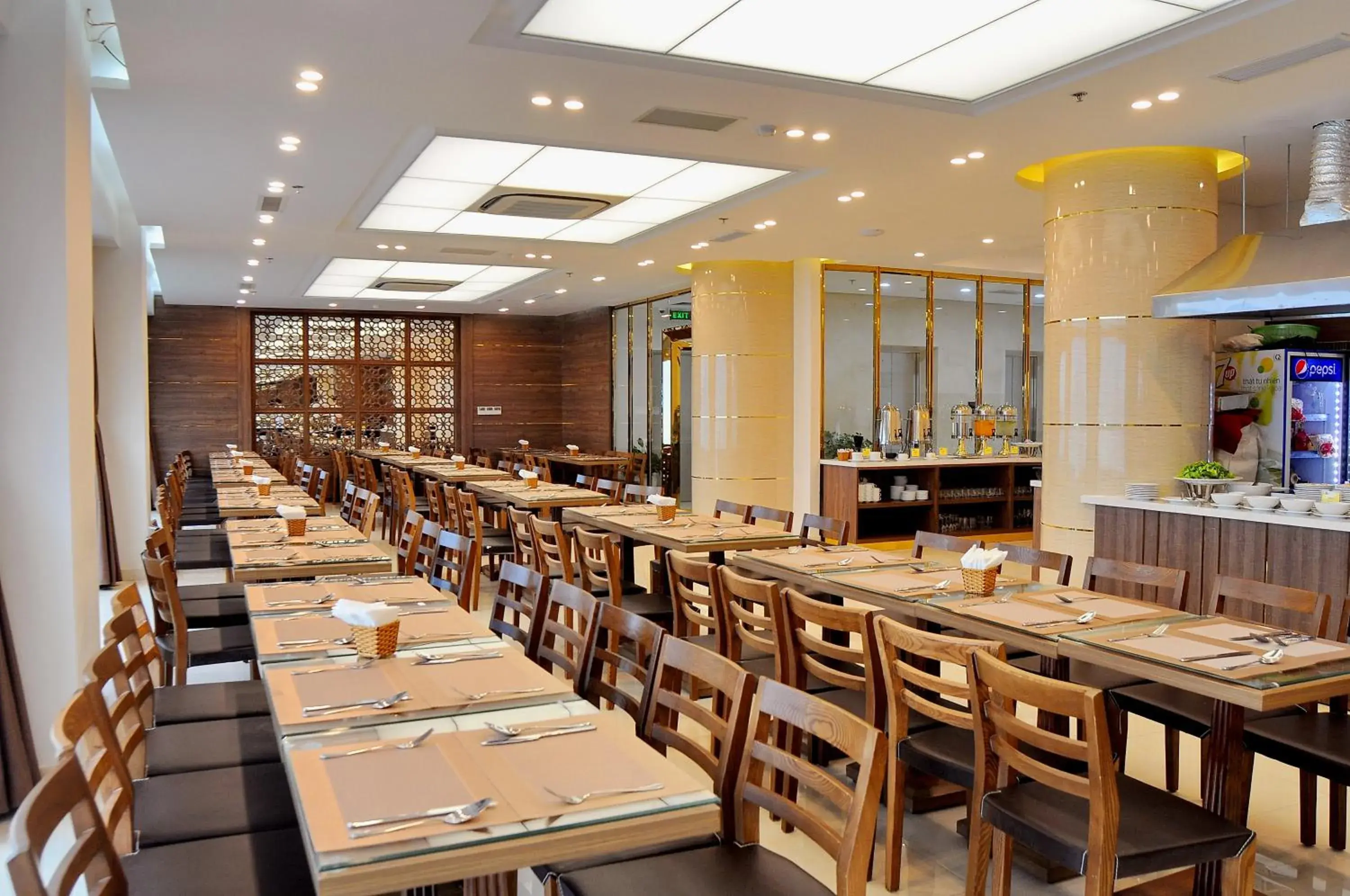 Restaurant/places to eat in Lenid Ocean View Hotel Restaurant/places to eat in Lenid Ocean View Hotel