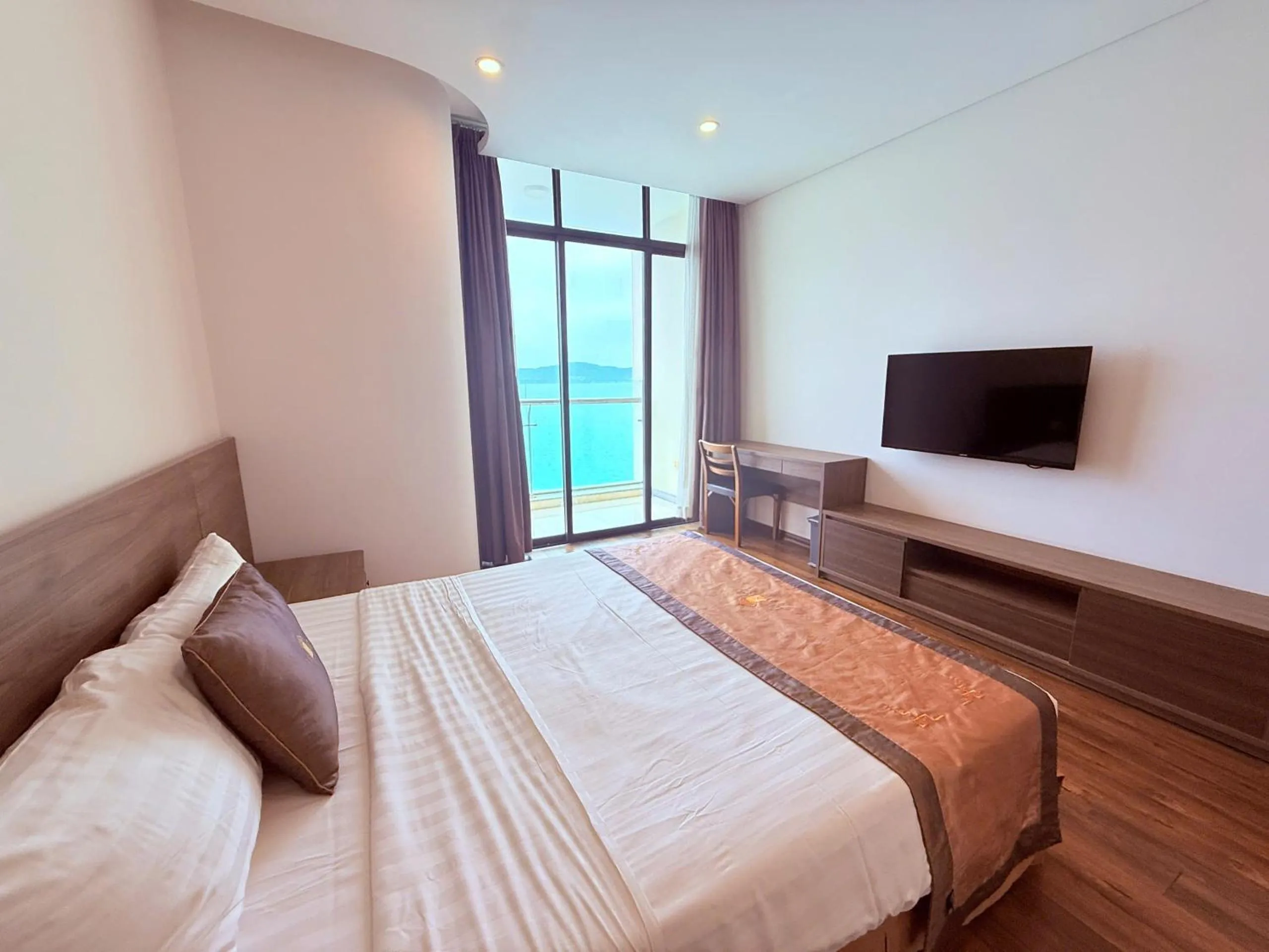 Communal lounge/ TV room, Bed in Lenid Ocean View Hotel
