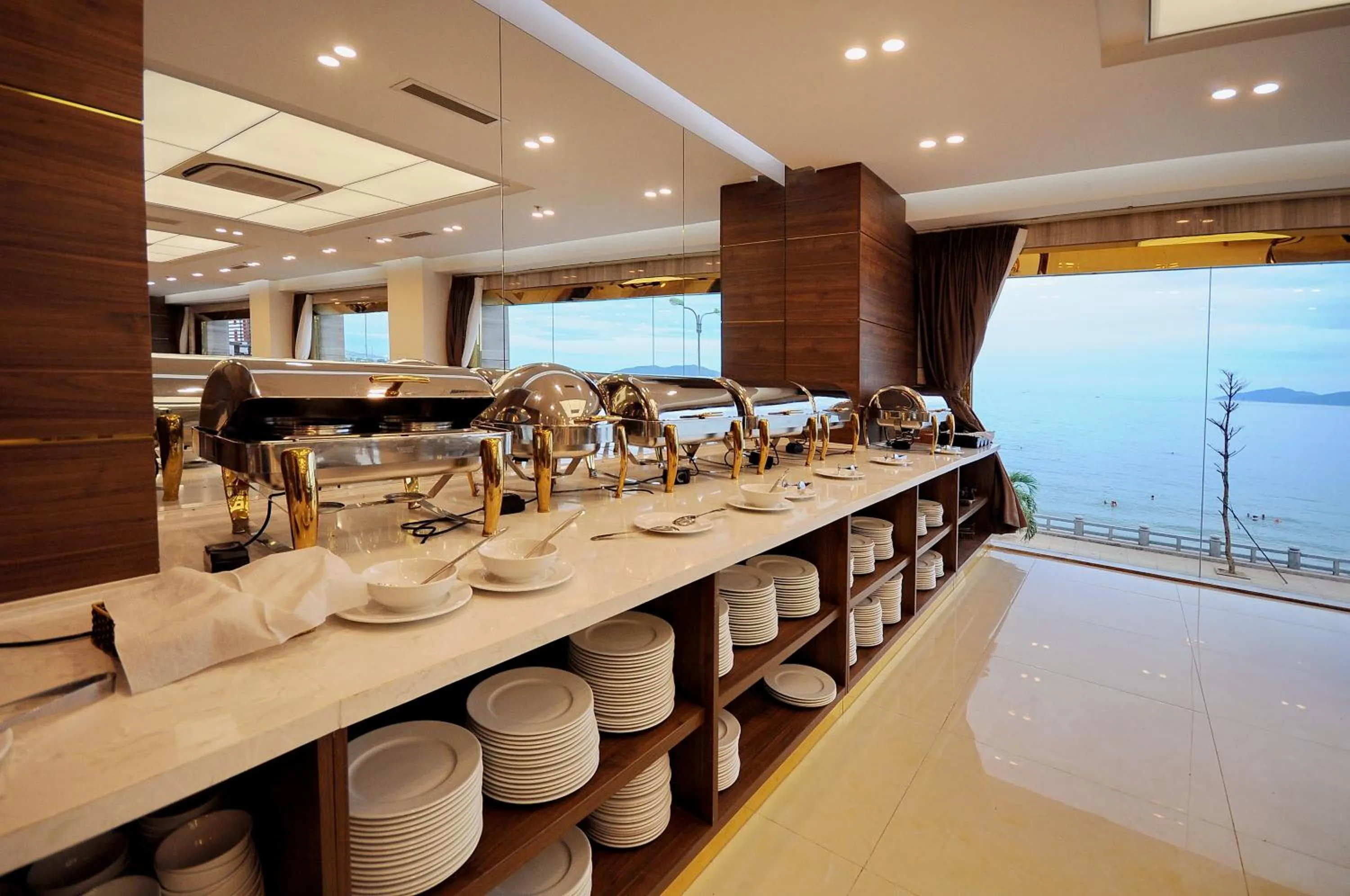 Restaurant/places to eat in Lenid Ocean View Hotel