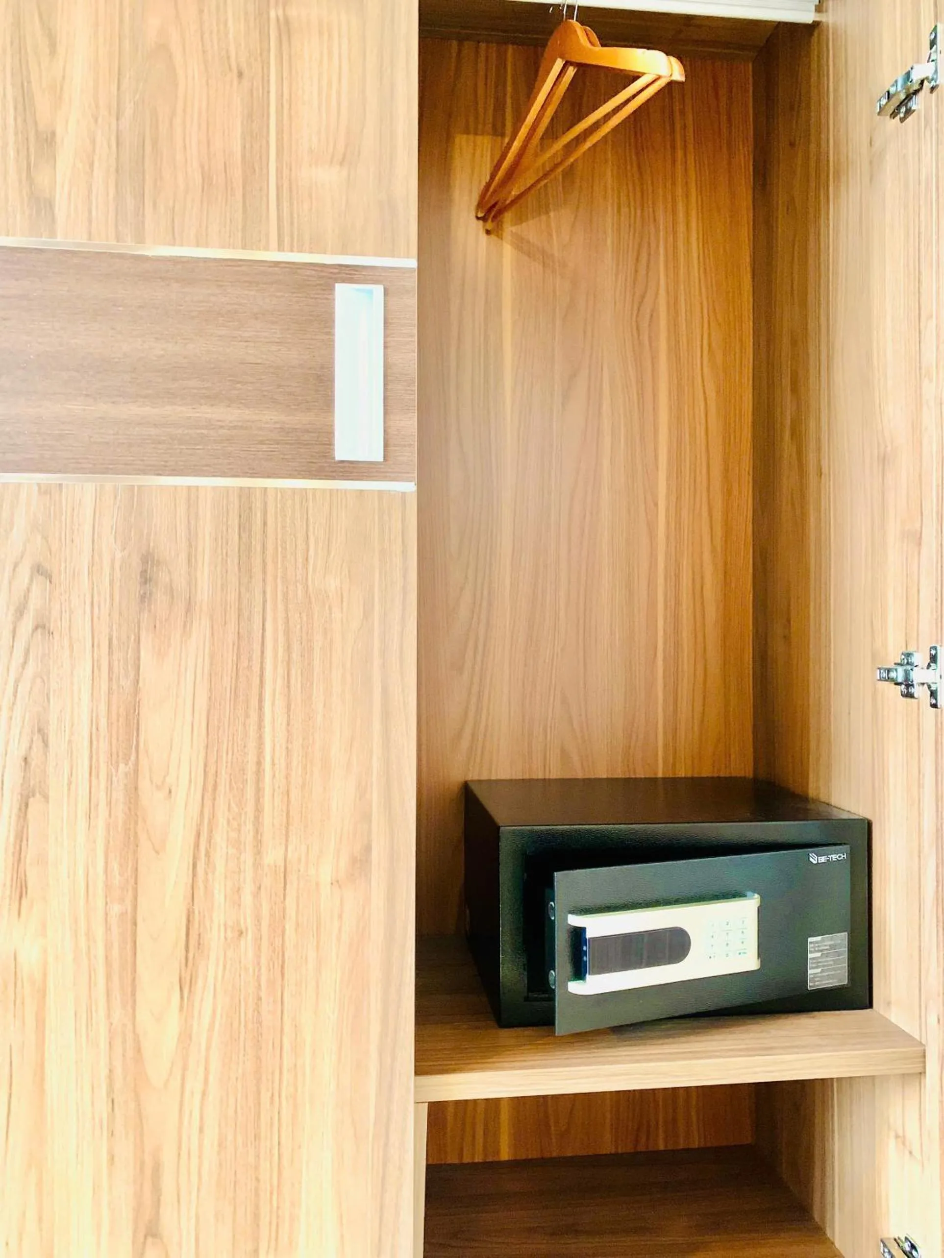 Library in Lenid Ocean View Hotel