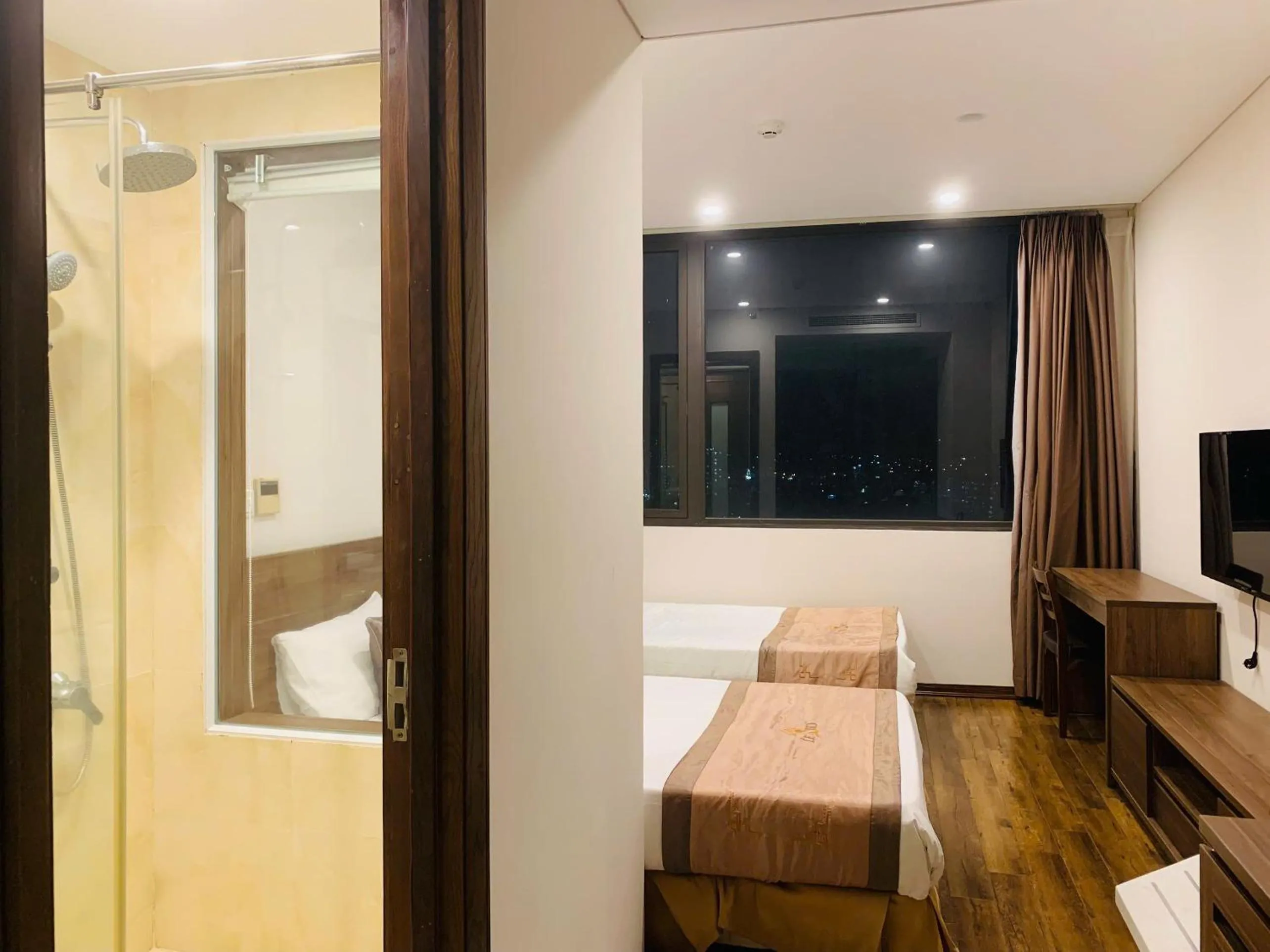 Communal lounge/ TV room, Bed in Lenid Ocean View Hotel