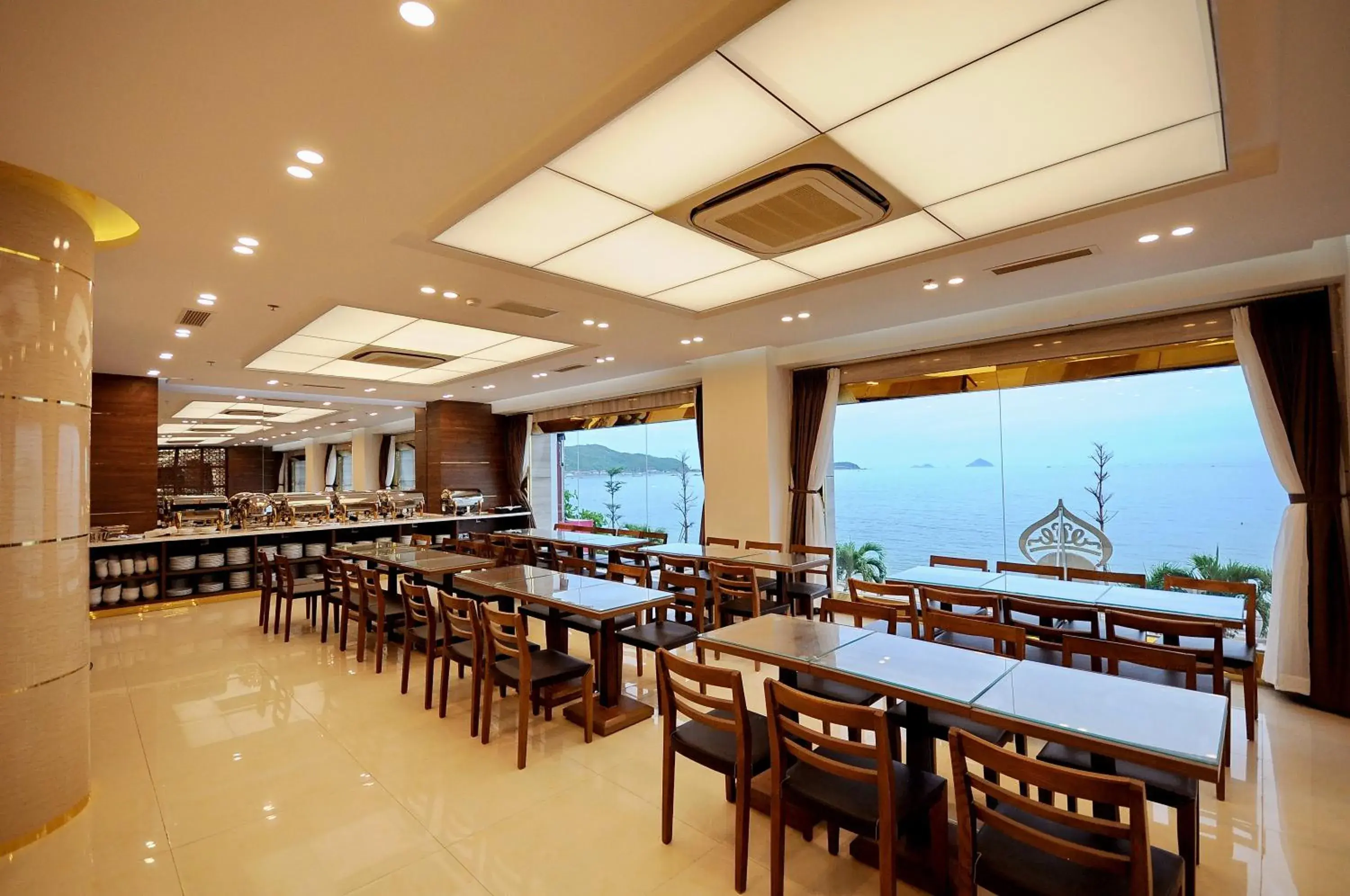 Restaurant/places to eat in Lenid Ocean View Hotel Restaurant/places to eat in Lenid Ocean View Hotel
