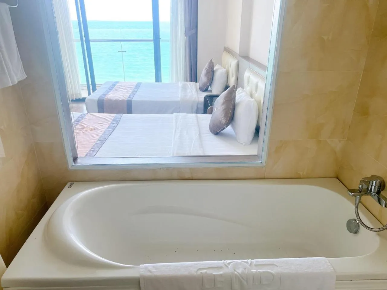 Bed in Lenid Ocean View Hotel