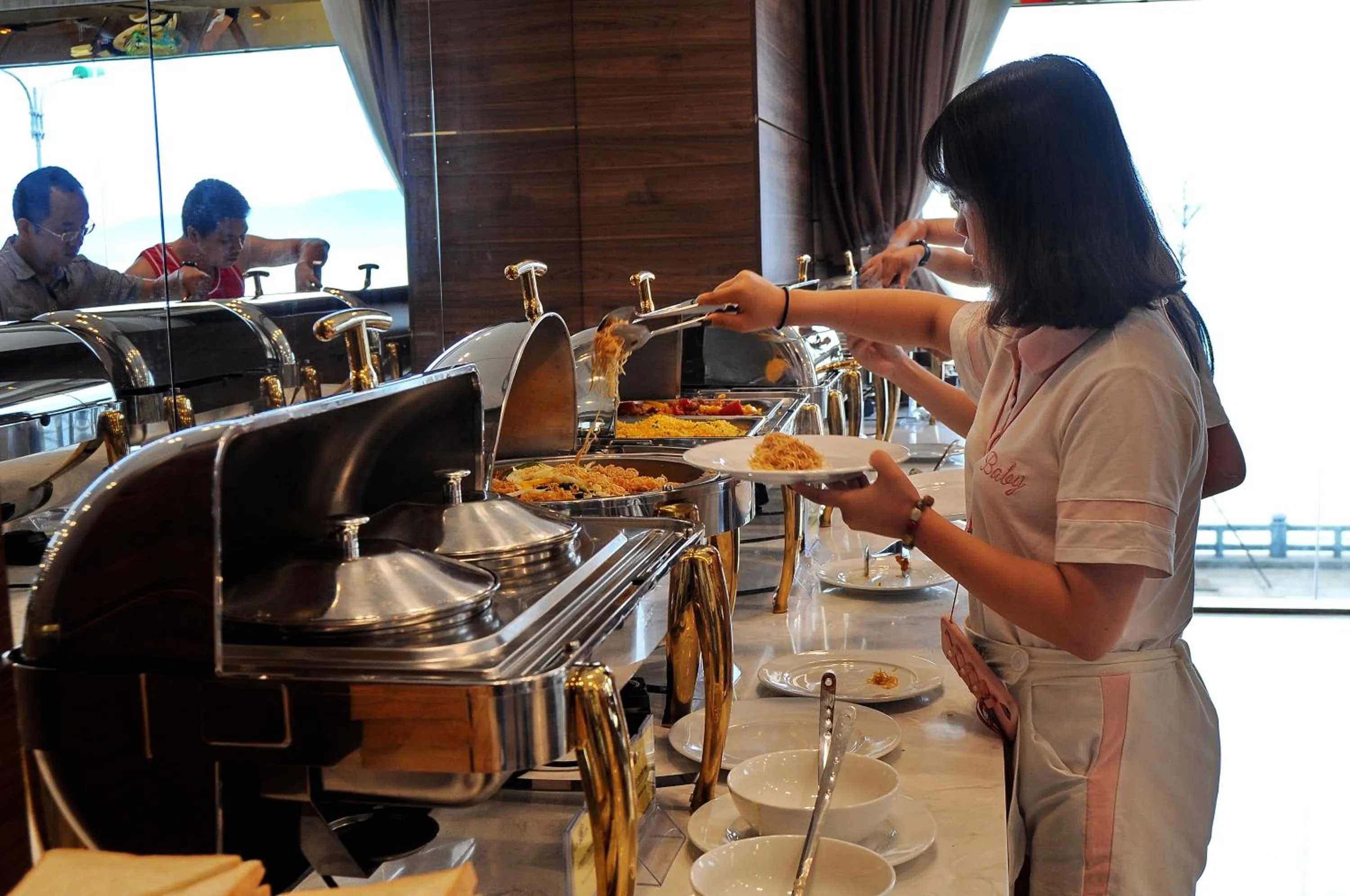 Restaurant/places to eat in Lenid Ocean View Hotel